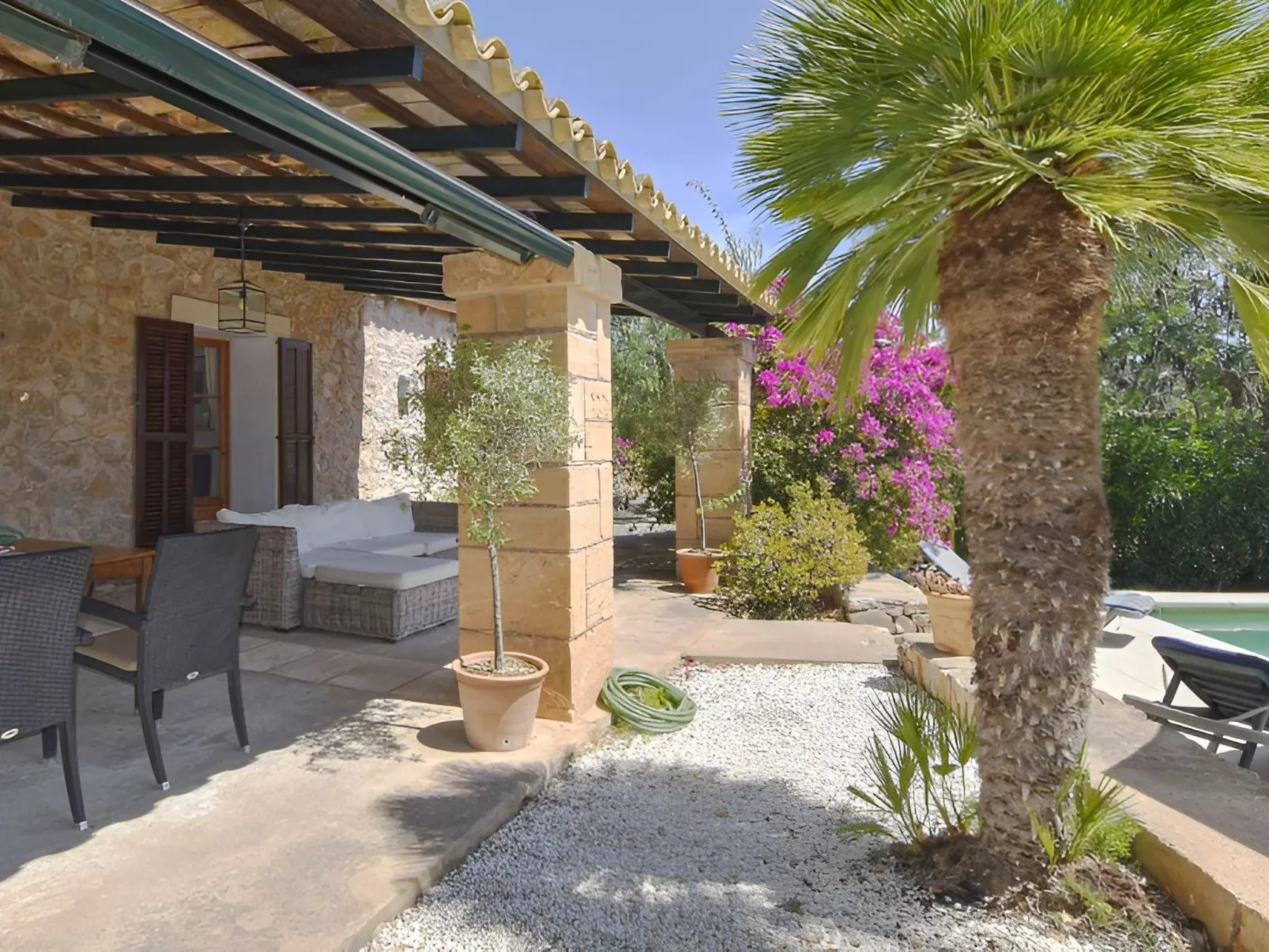 Finca mit Bergblick, Schwimmbad und Klimaanlage.-Drinnen