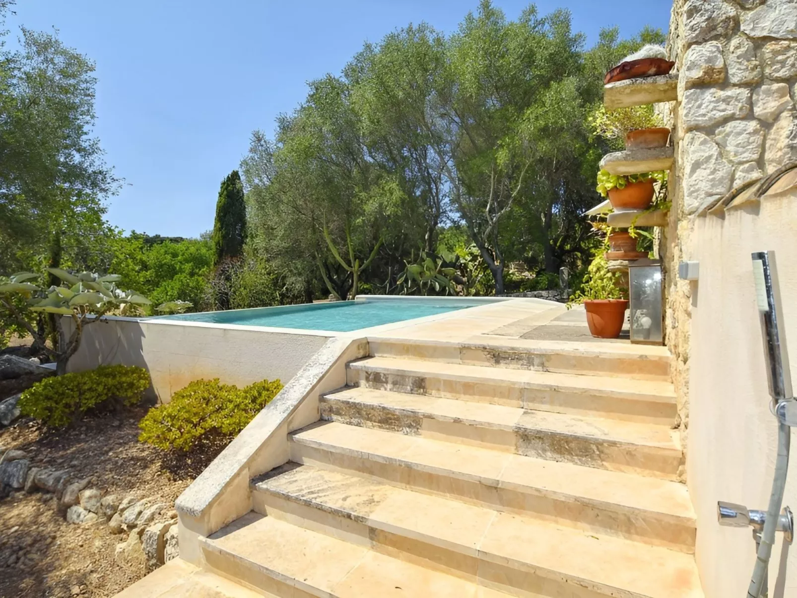 Finca mit Ruhe und Infinity-Pool-Image-tags.info