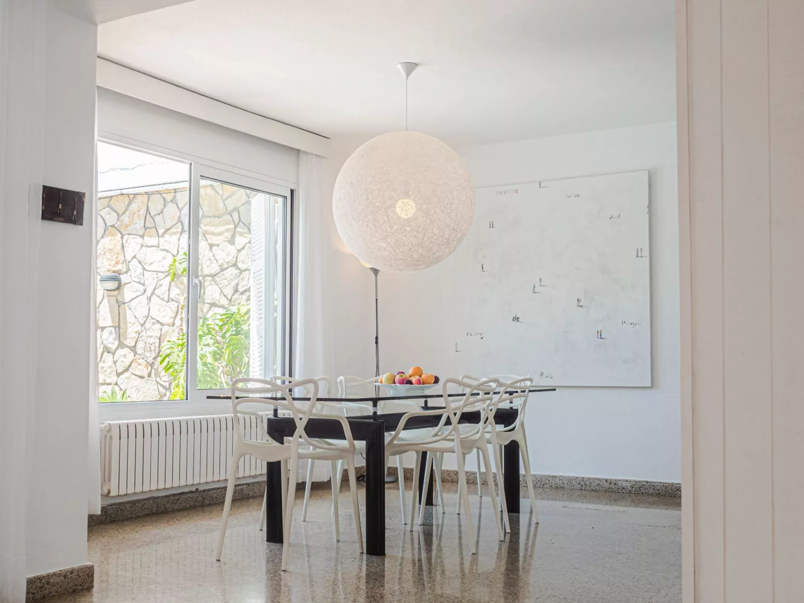 Landhaus mit Garten, Sonnenterrasse sowie überdachter Terrasse und Pool in Stra-Inside