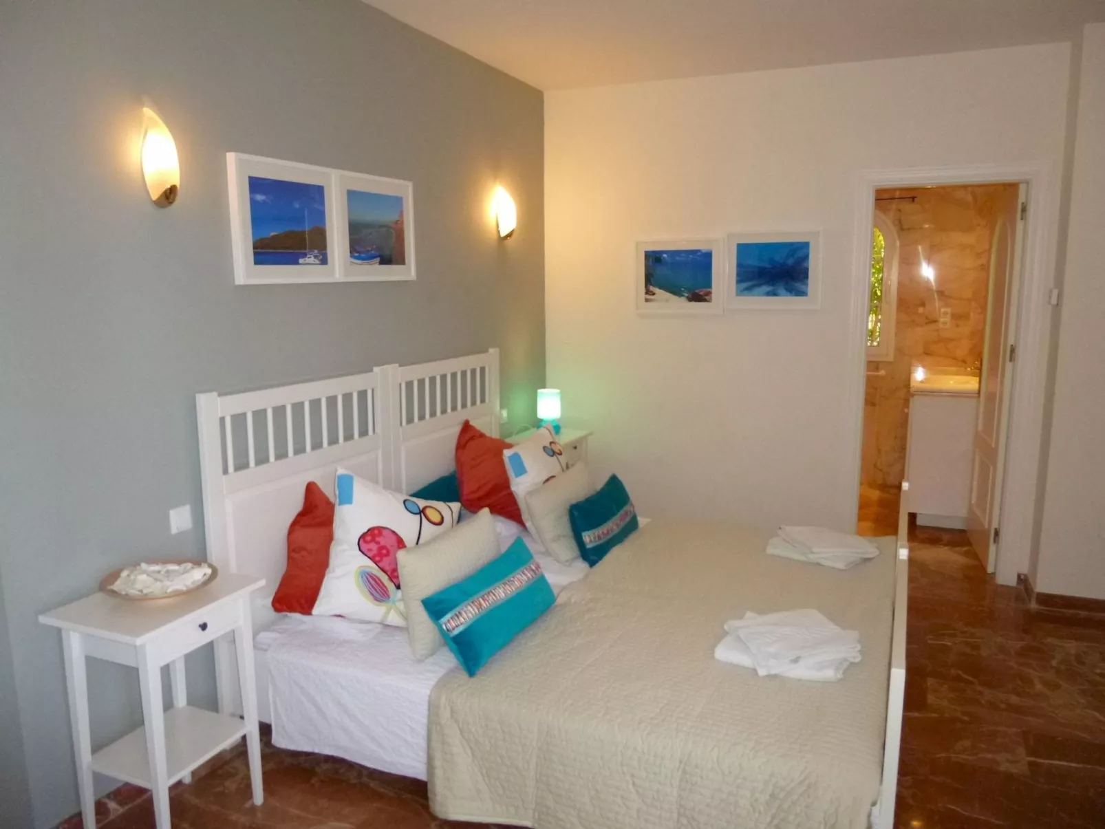 Mit Blick auf das Wasser-Inside