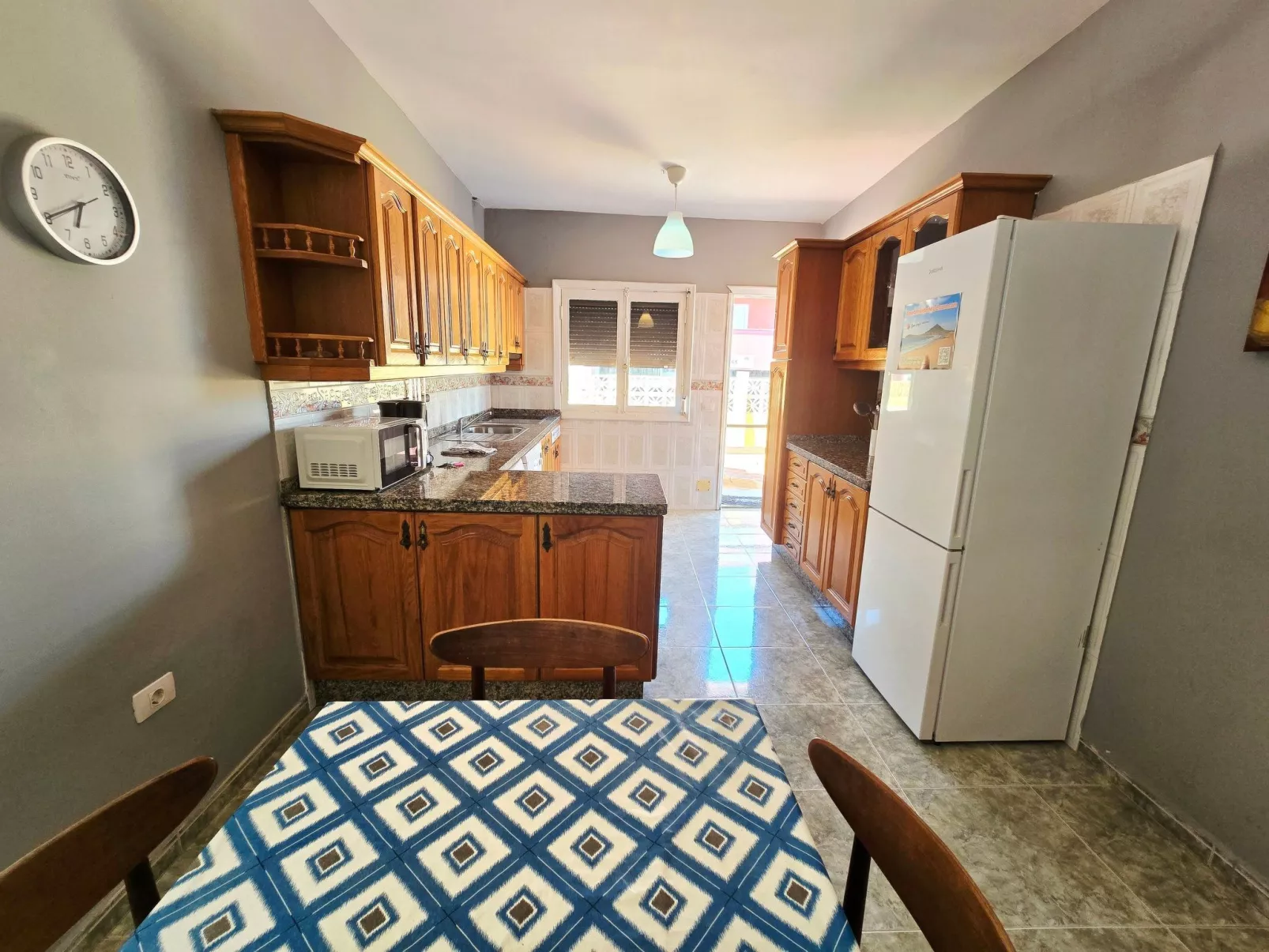 Haus mit Wifi und Terrasse direkt am Strand-Drinnen