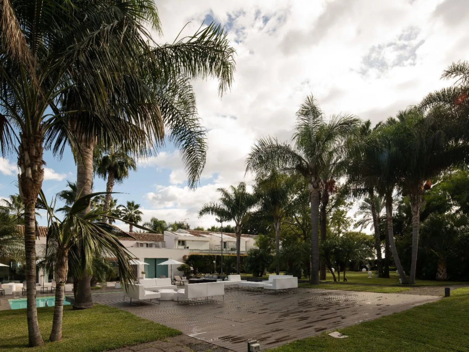 Villa Carlino Holiday-Outside