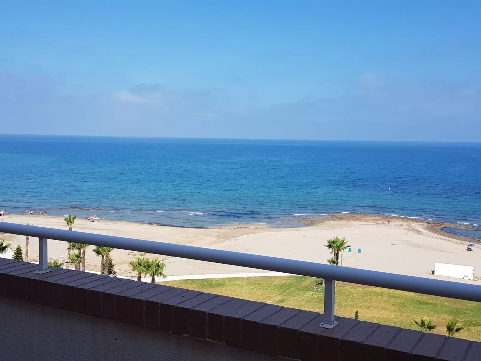 Drei-Schlafzimmer-Wohnung mit Blick auf das Meer-Dehors