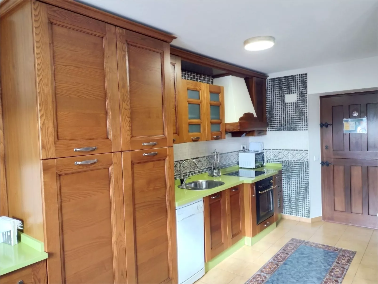 Schönes Duplex mit Aussicht, Pool und Garten-Inside