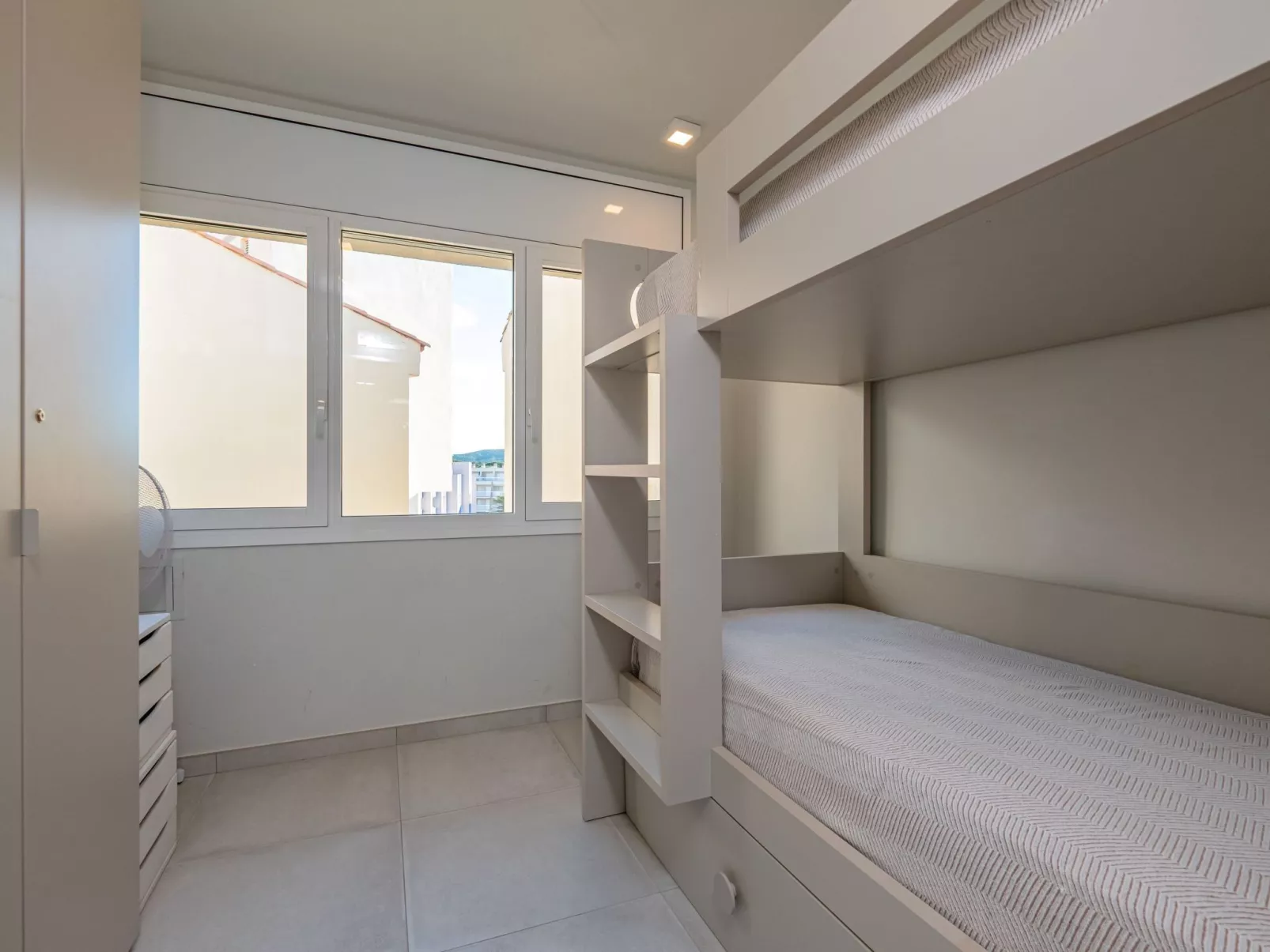 Costabravaforrent Marina, schöne Wohnung in erster Meereslinie-Dedans