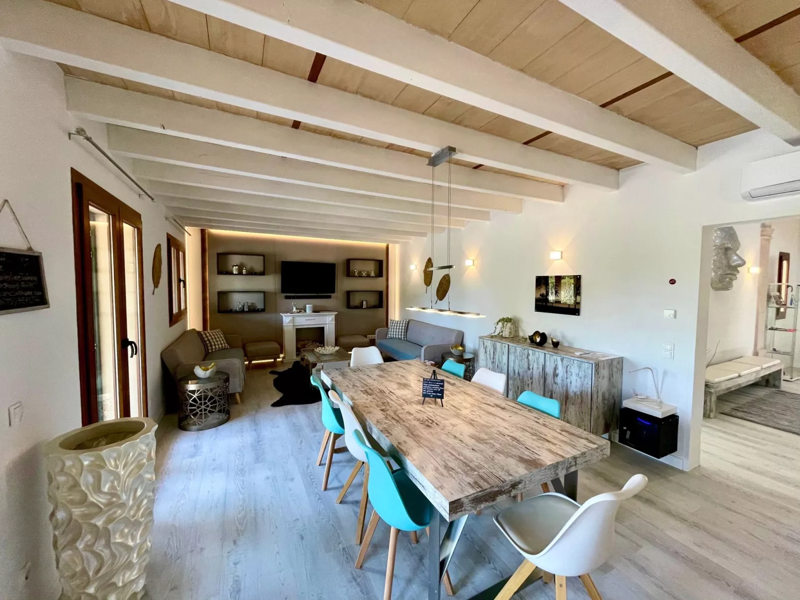 Nettes Ferienhaus in Llucmajor mit Großer Terrasse-Dedans