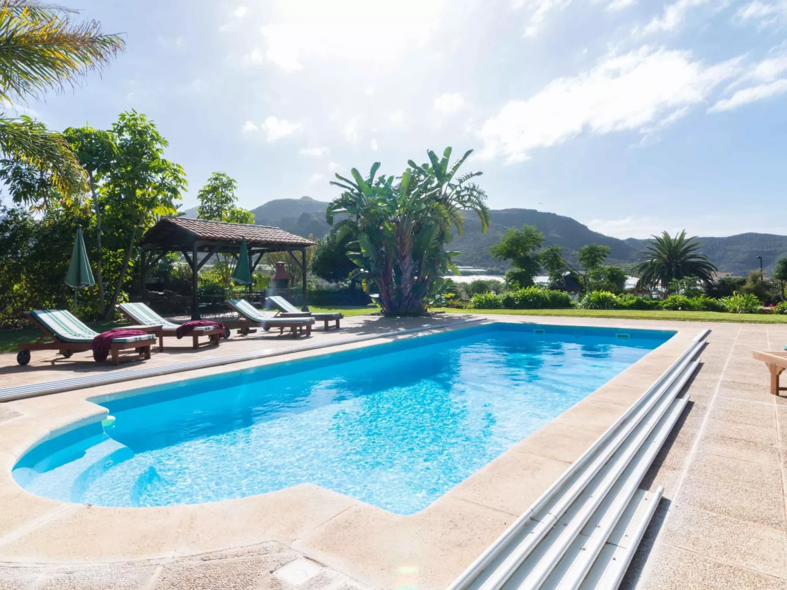 Familienanwesen von 60.000 m2 mit Schwimmbad-Outside