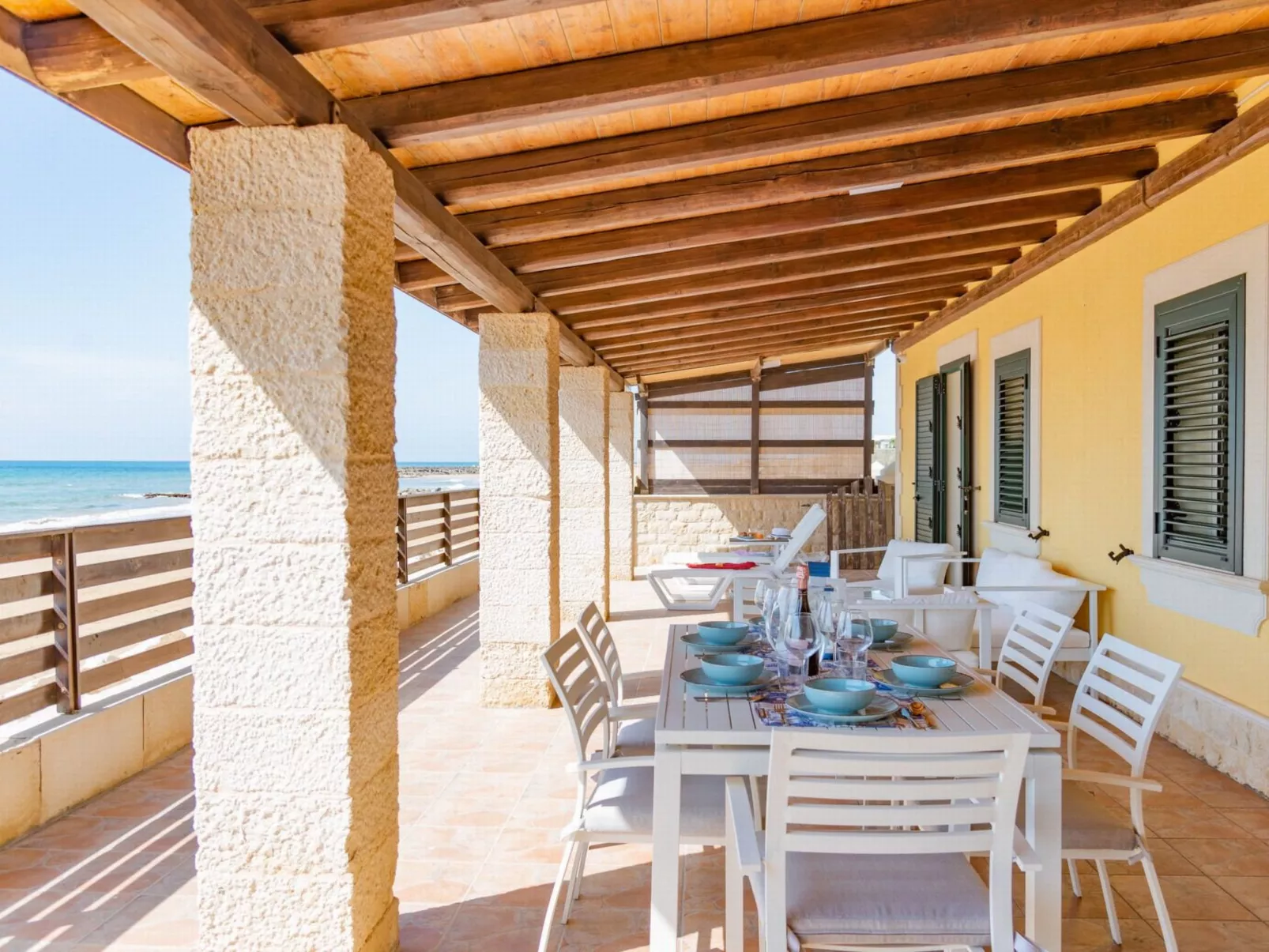 Komfortable und moderne Villa am Strand-Image-tags.info