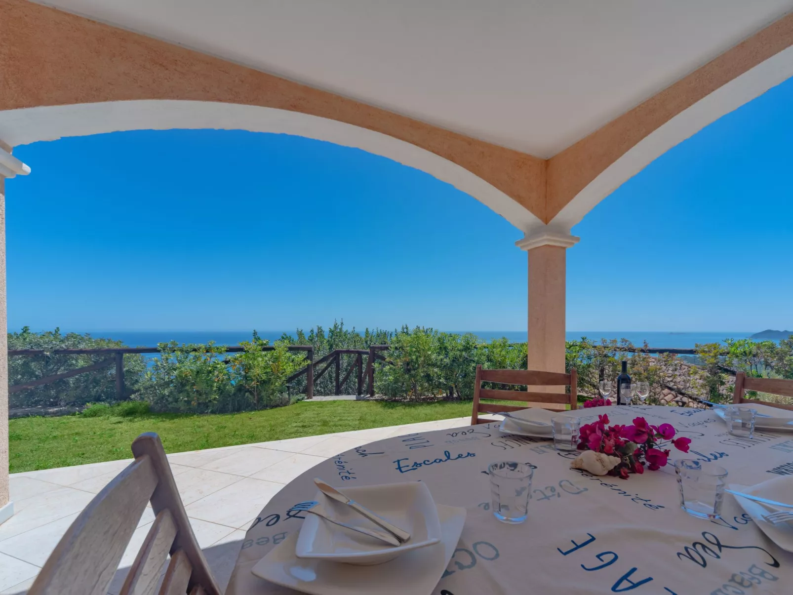 Moderne Villa mit atemberaubendem Blick auf die Küste