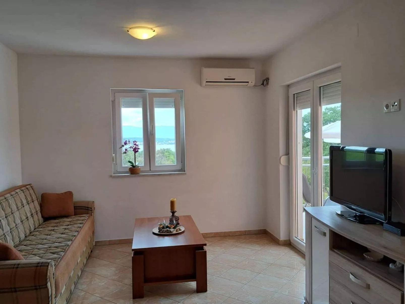 Wohnung mit Terrasse-Inside