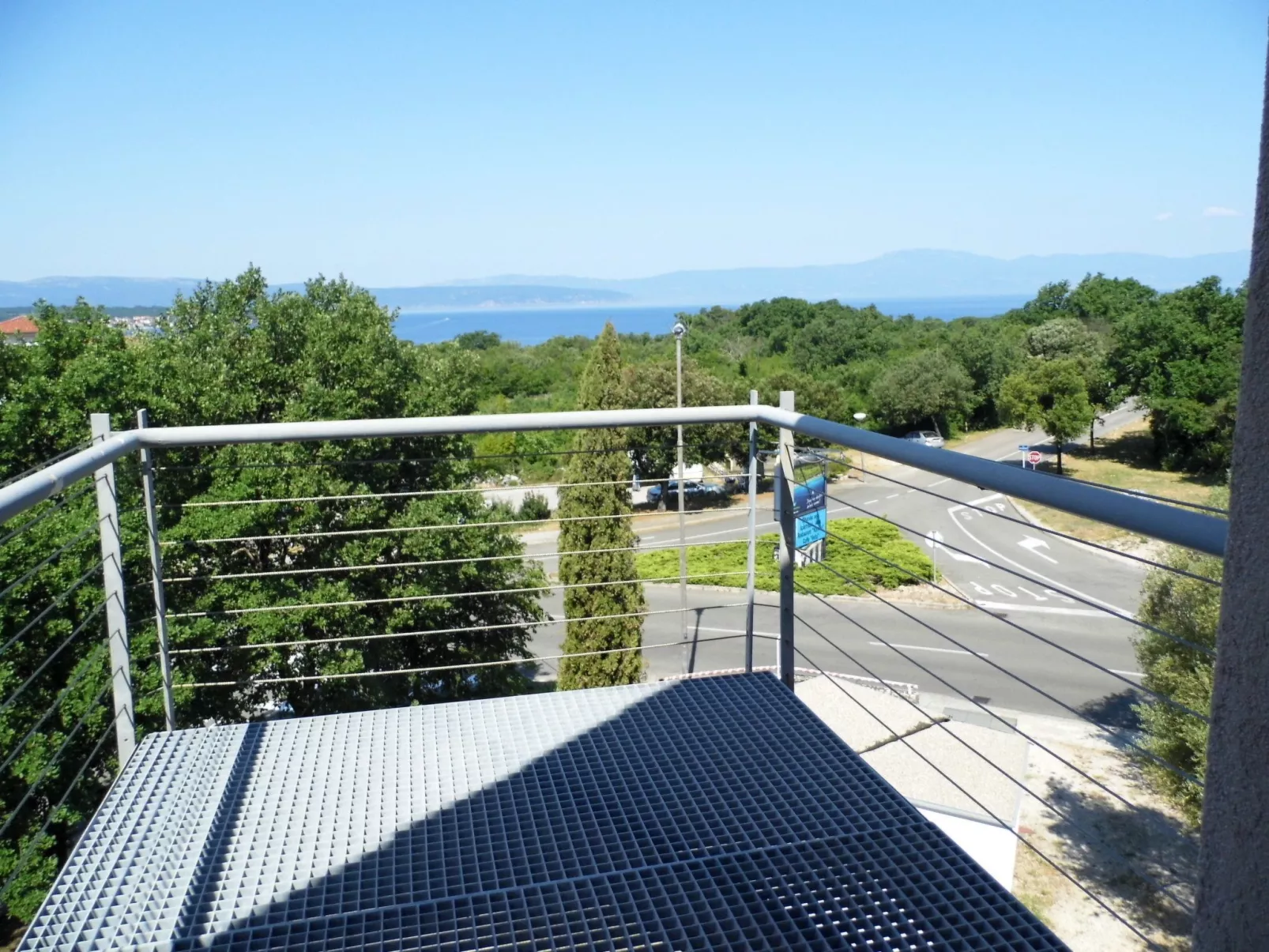 Mit Blick auf das Wasser-Outside