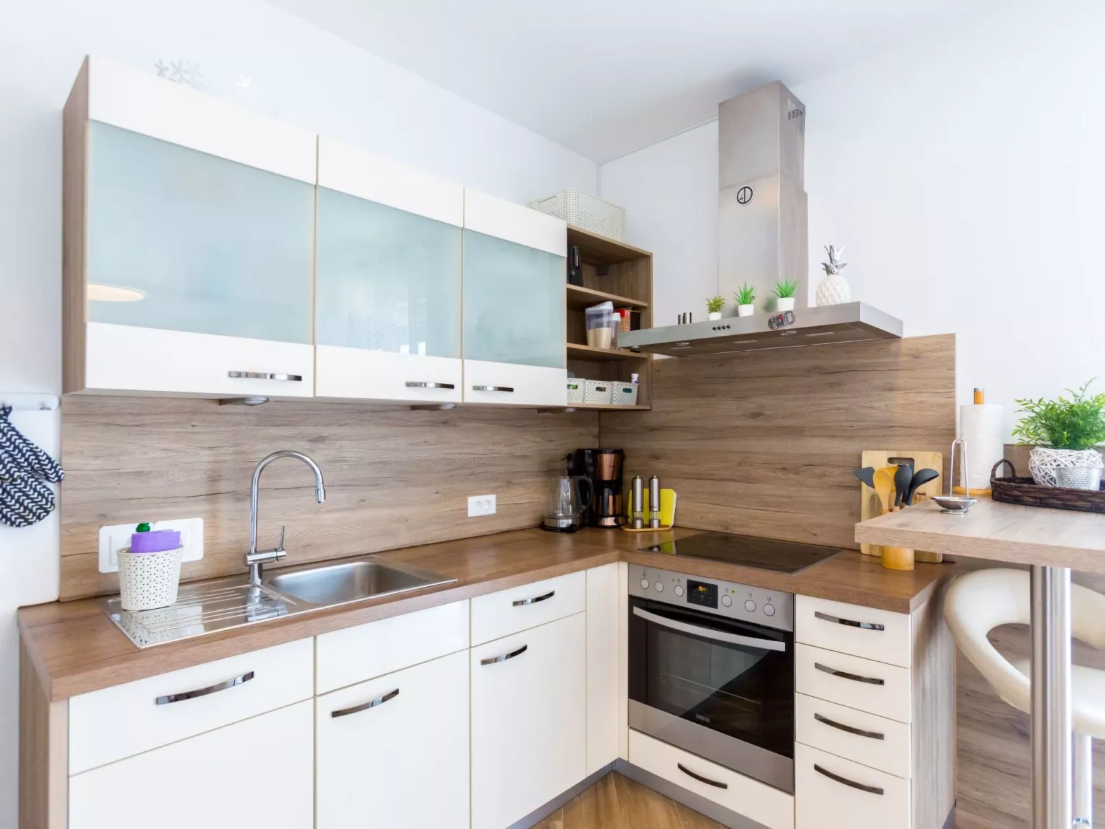 Modernes Apartment As Veliki mit Terrasse-Drinnen