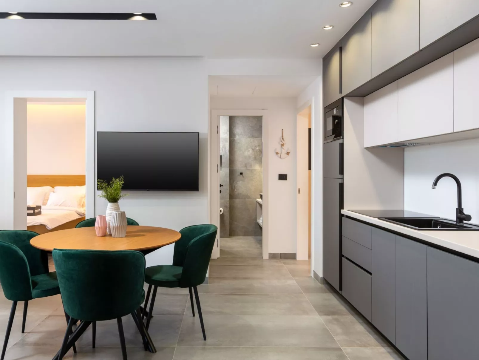 "A'more Bijeca" direkt am Strand-Drinnen