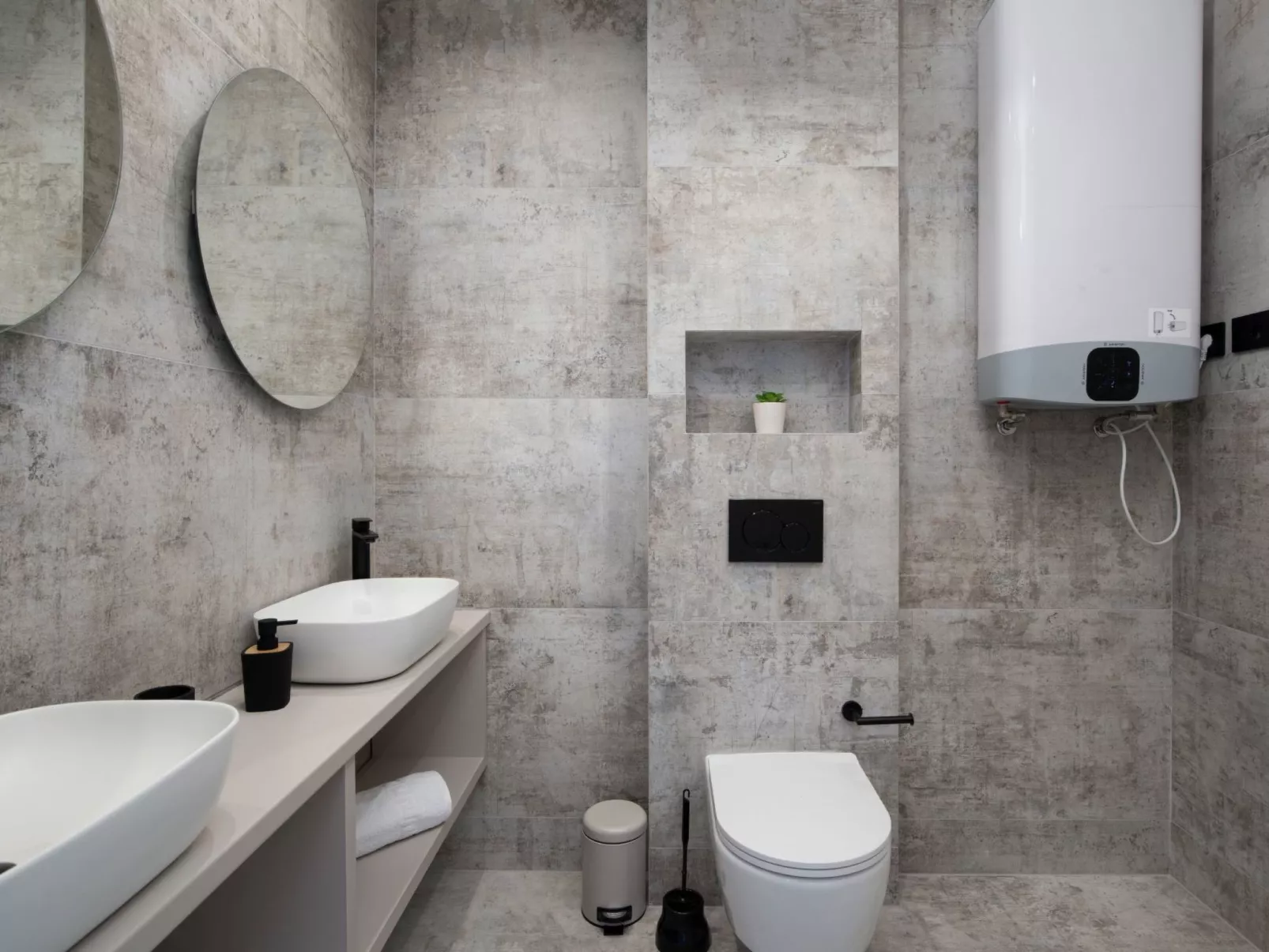 "Amore Bijeca - B6"-Inside