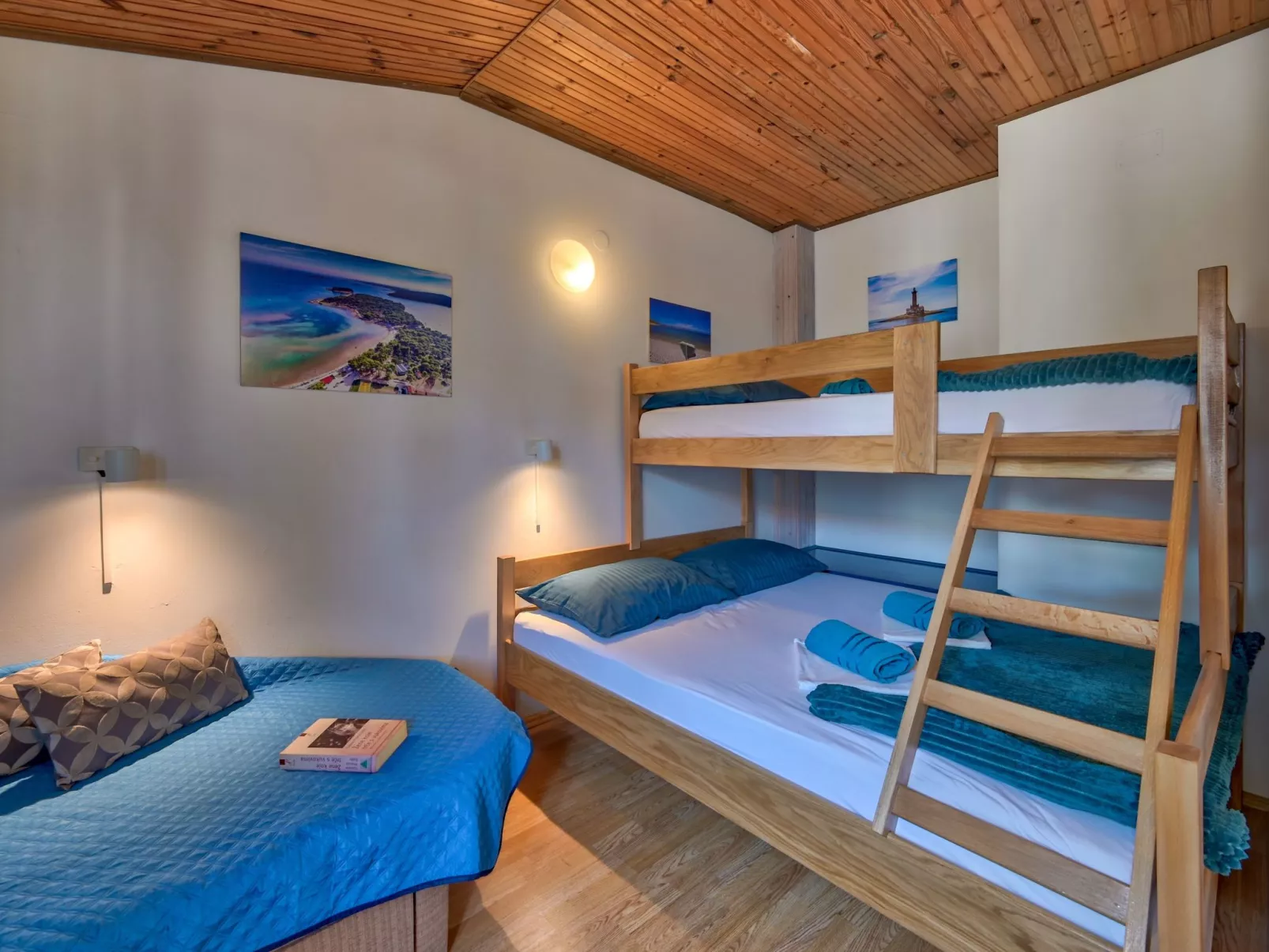 Direkt am Strand-Drinnen