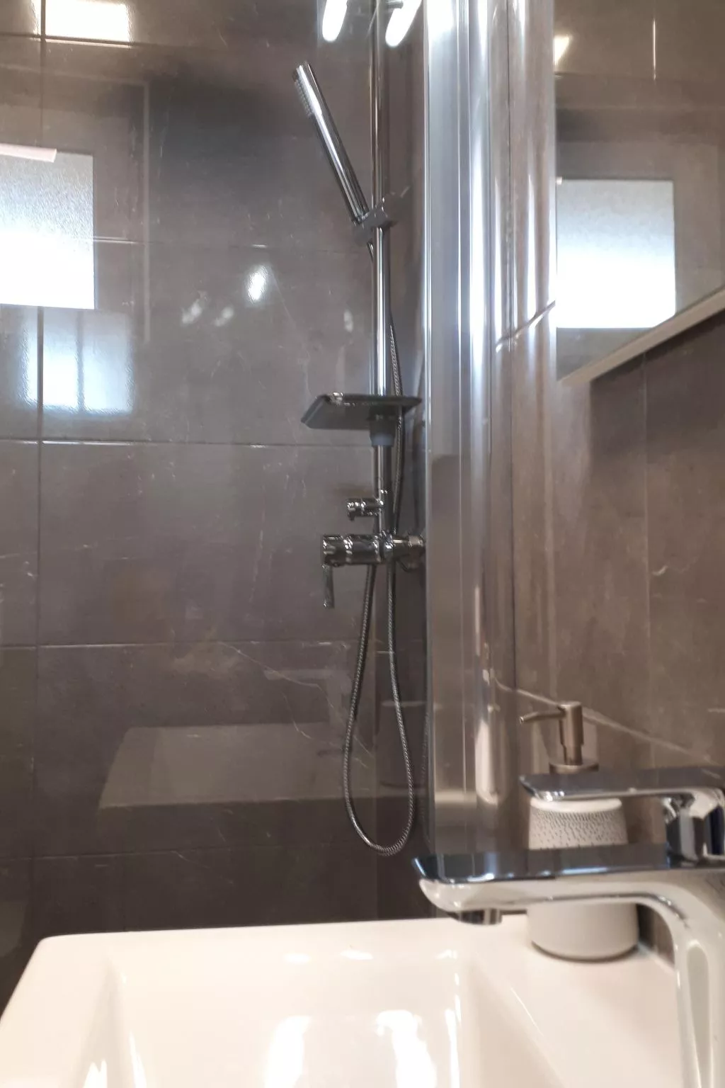 Direkt am Meer liegendes Apartment mit Garten-Dedans