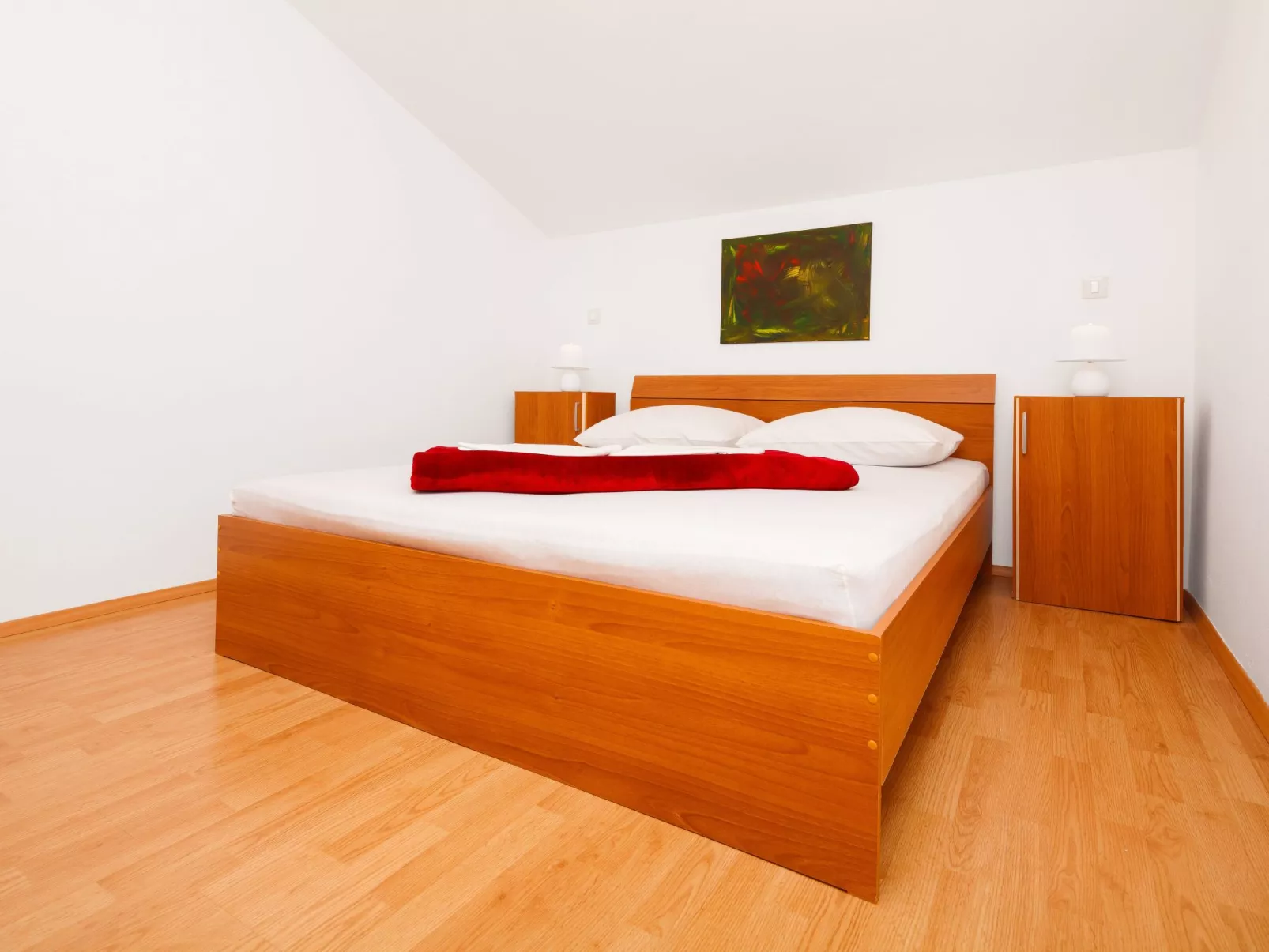 Ema Red mit Jacuzzi-Drinnen