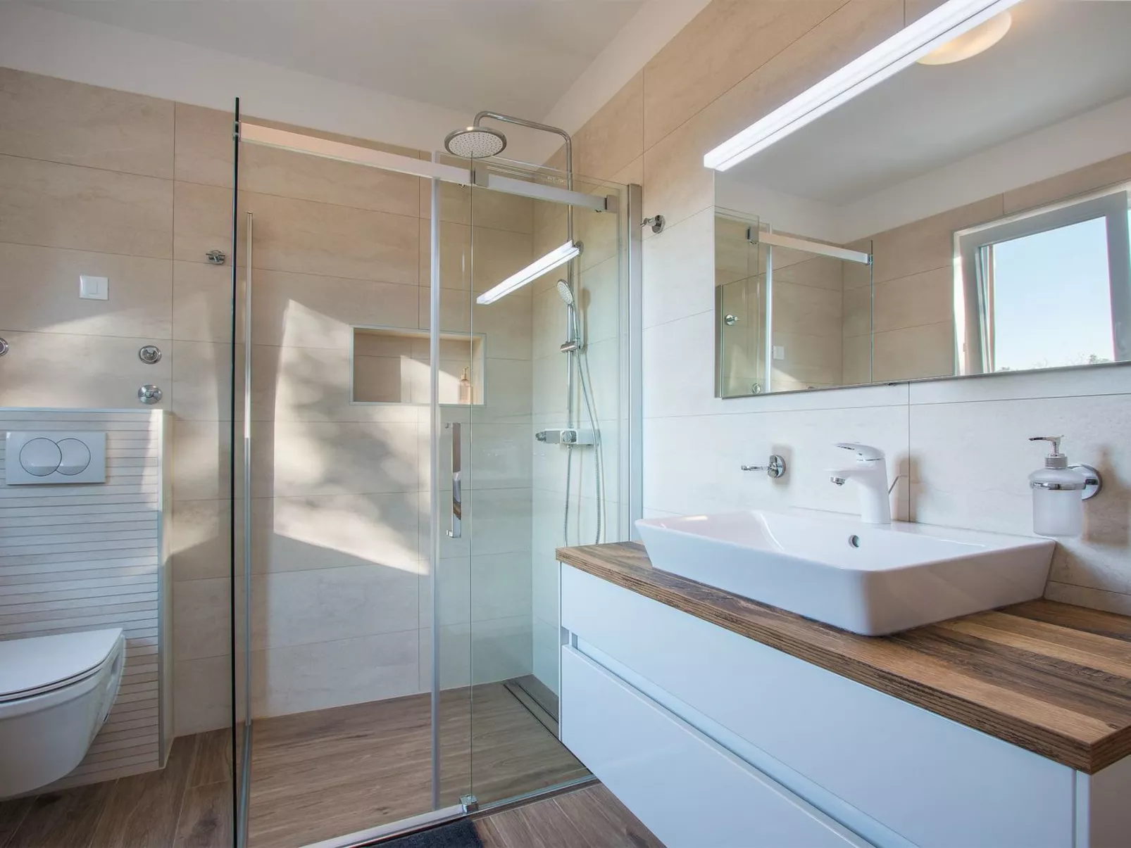 In Pomer mit Parkplatz-Drinnen