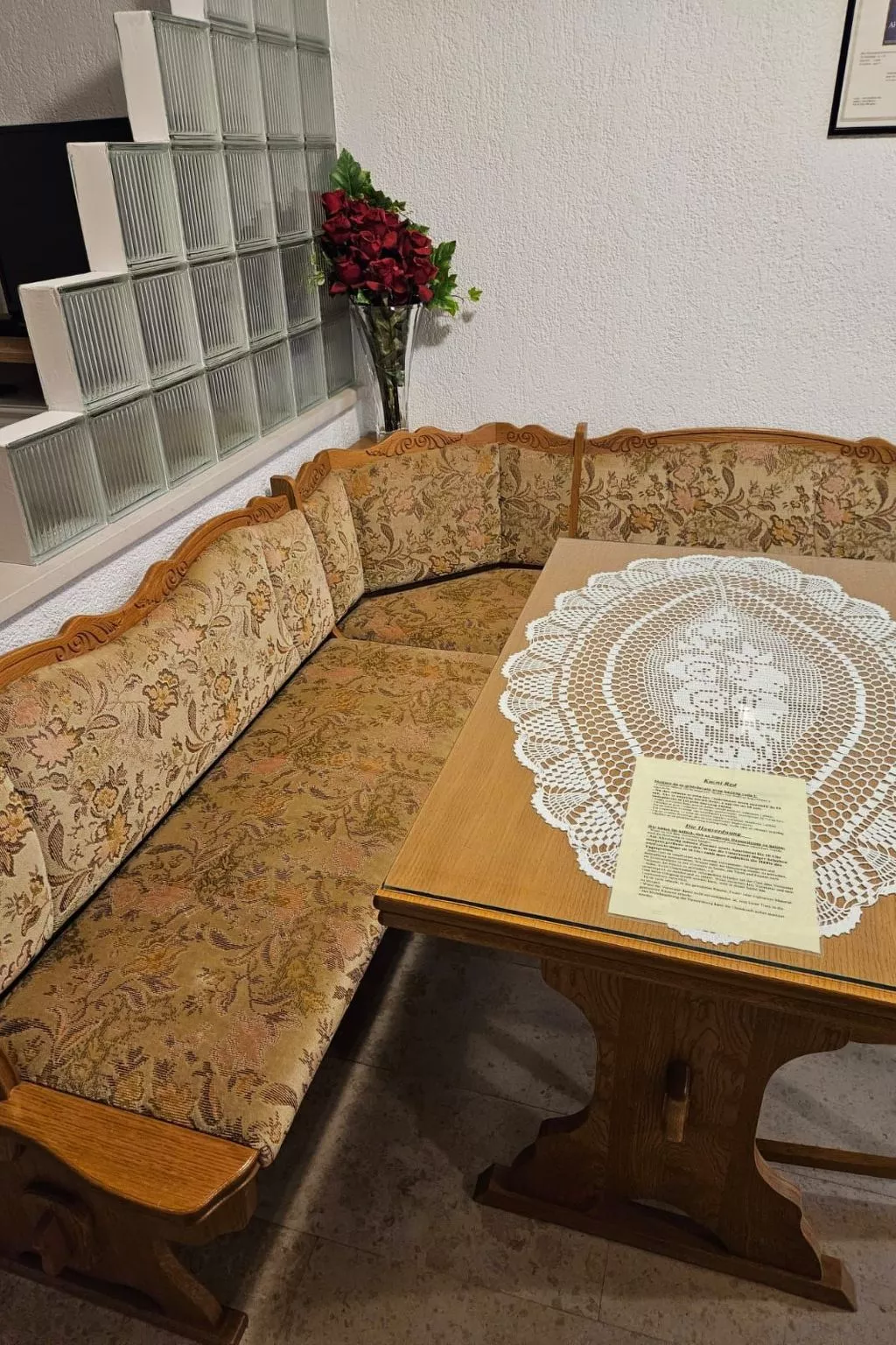 "Second" mit Terrasse-Drinnen