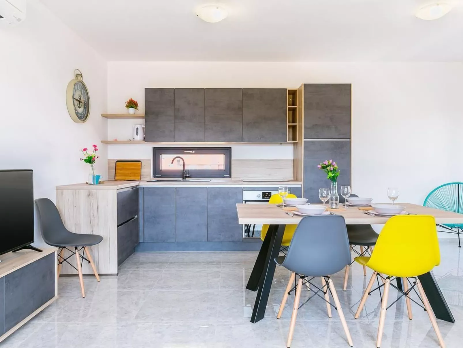 Wohnung "Nevia B6" mit Blick auf das Wasser-Image-tags.info