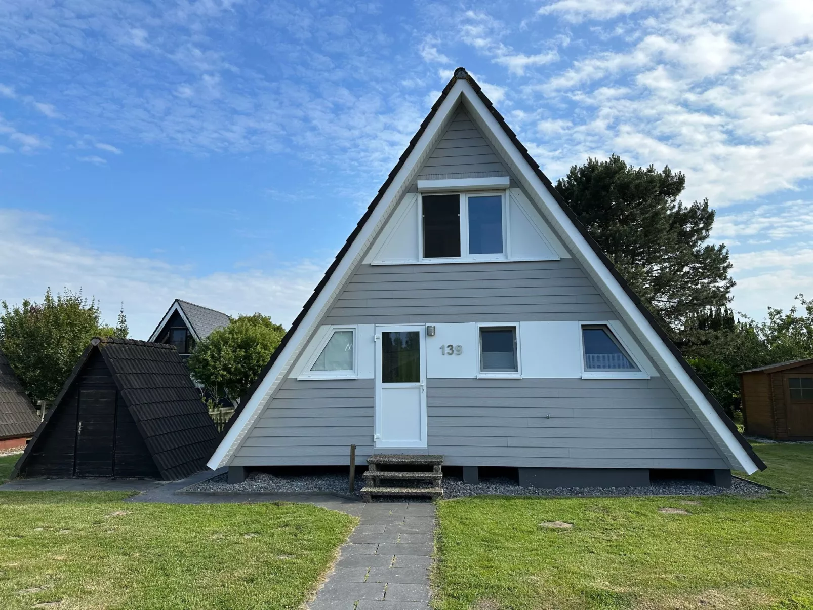 Mit Garten, Grill und Terrasse