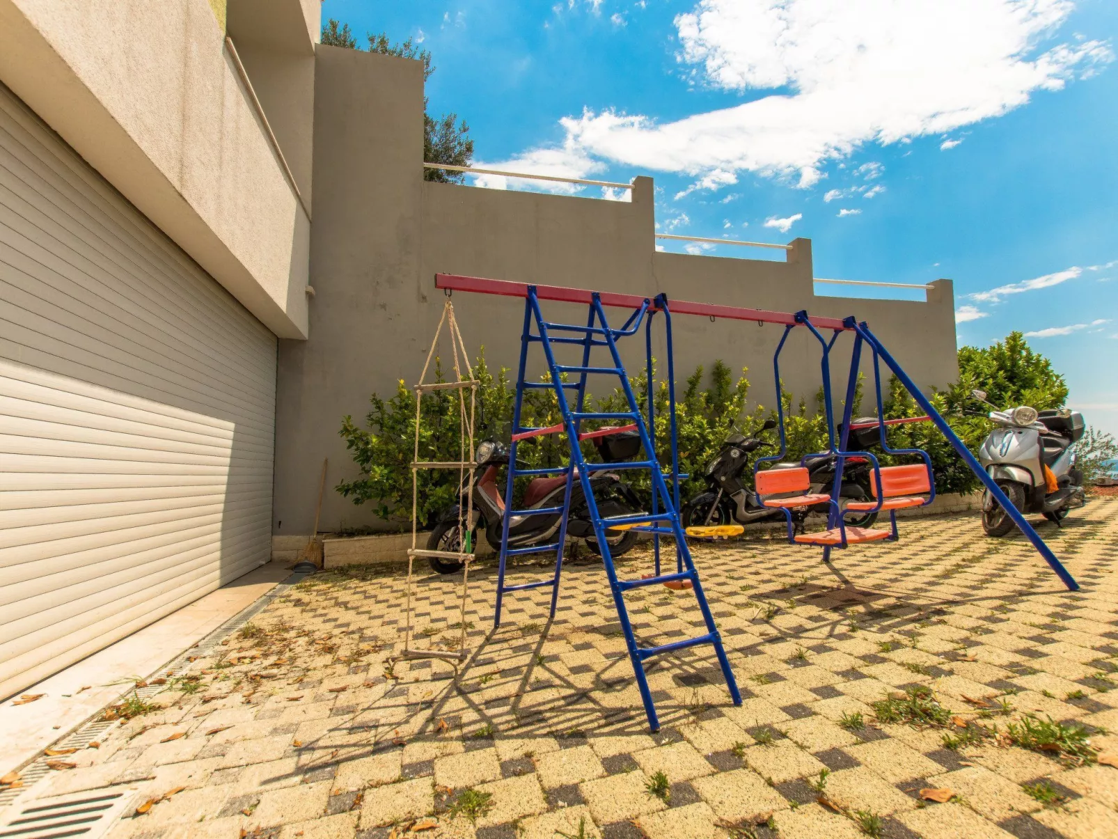 Ozzi mit privatem Pool-Outside