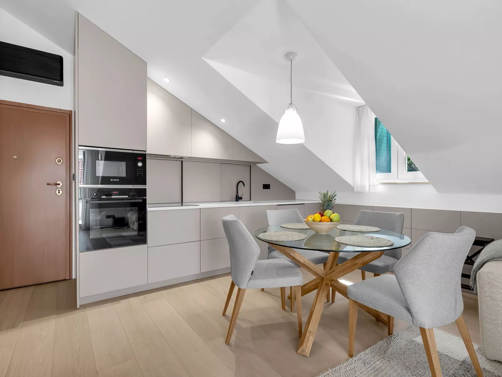 Penthouse Nikolina-50m to beach-Image-tags.info