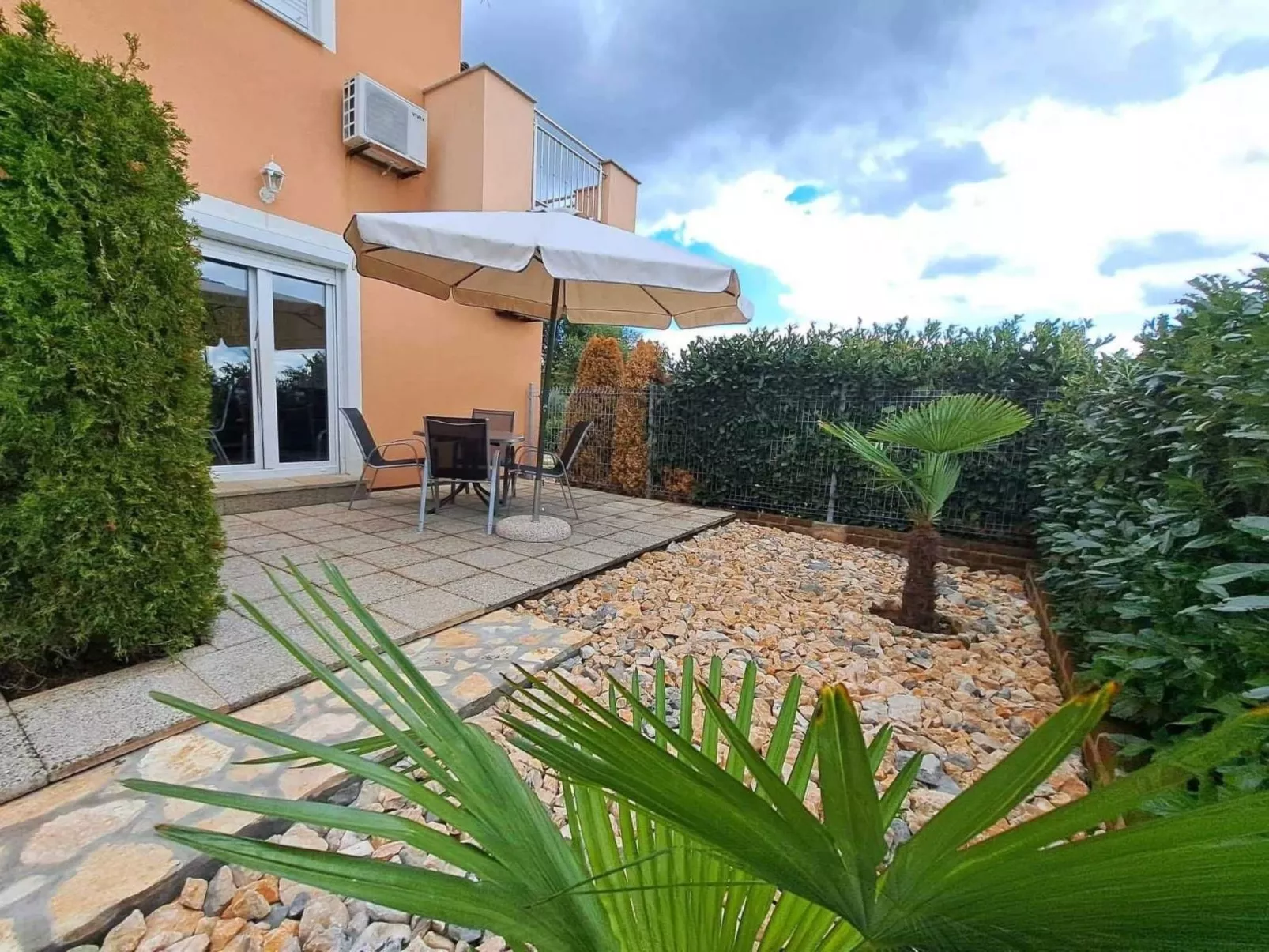 "Nette App in der Nähe des Pools"-Outside