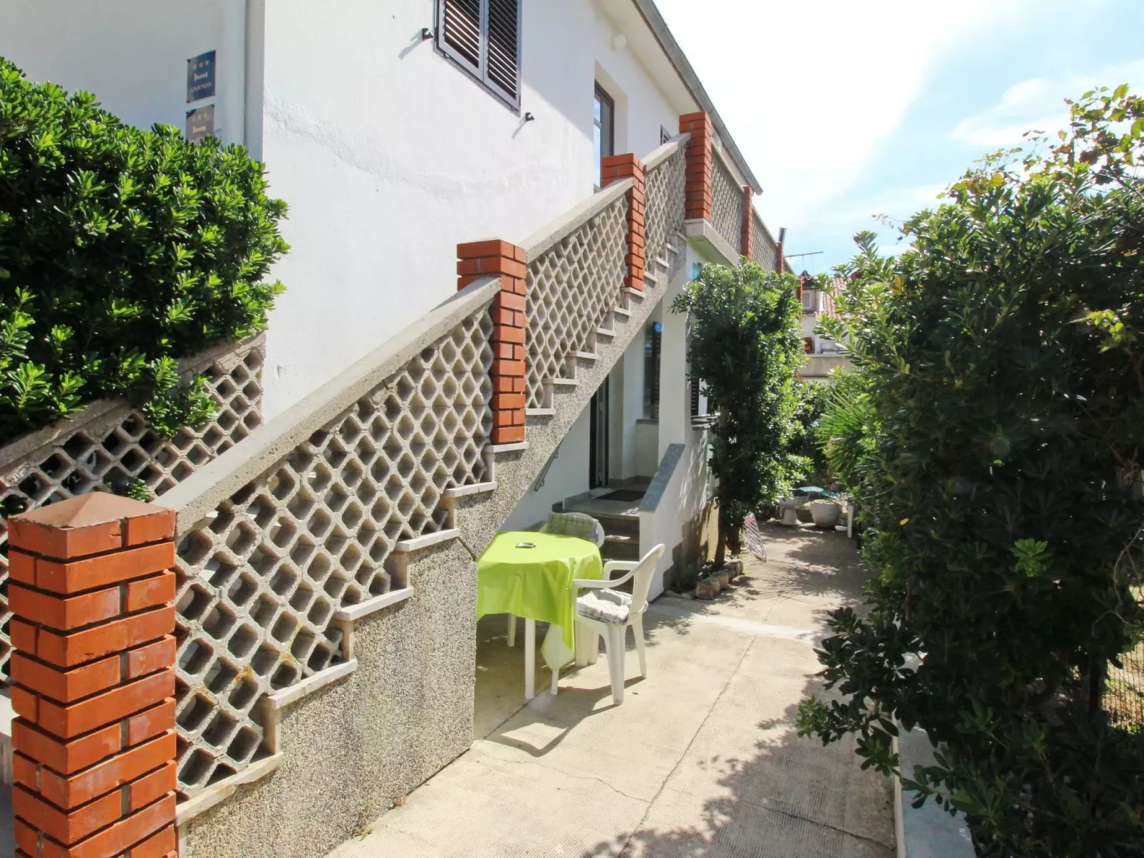 Charmante Ferienwohnung in Baška mit Eigener Terrasse-Draußen