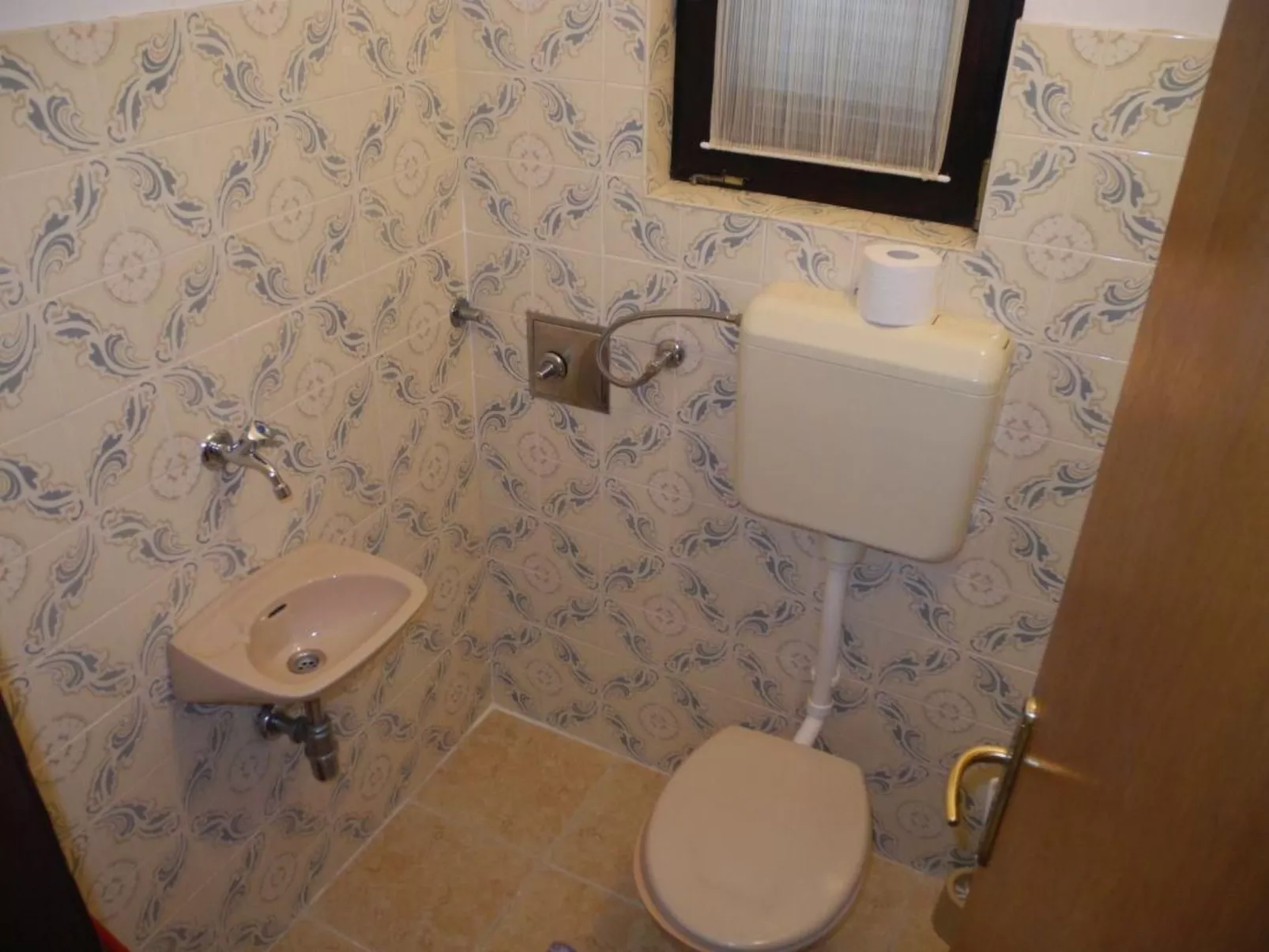 Appartement mit Balkon und Meerblick-Image-tags.info