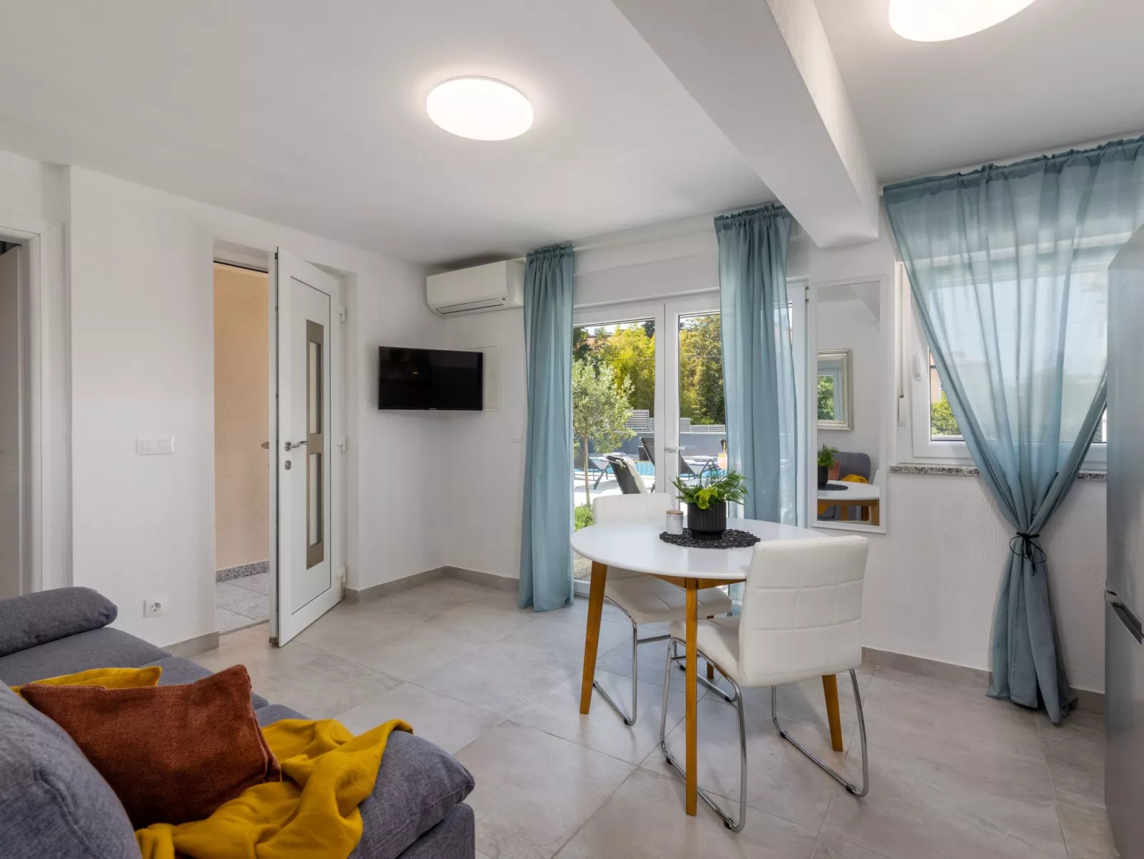 Moderne Wohnung in Crikvenica mit Pool-Drinnen