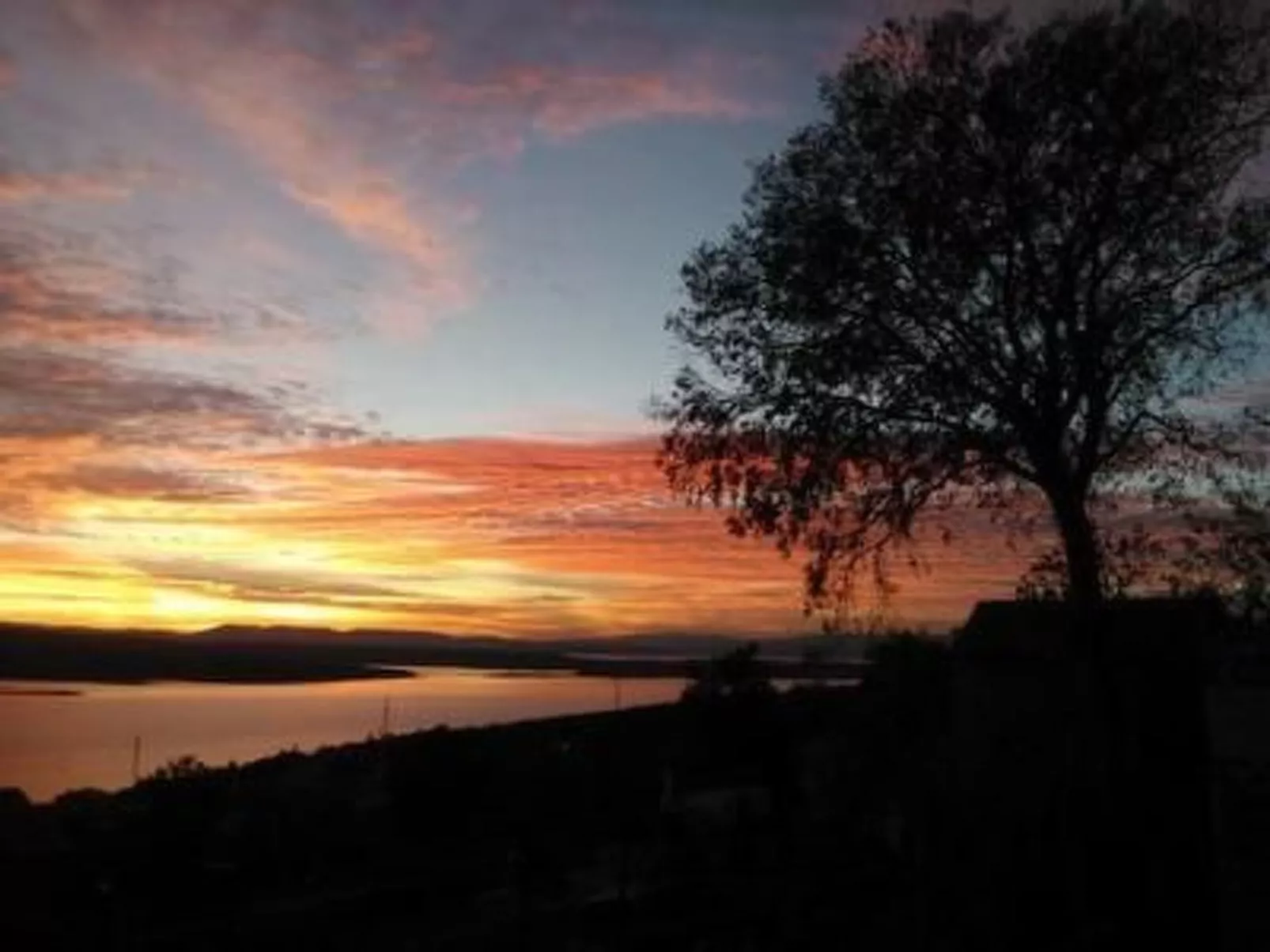 "Villa Ivanka" mit Blick auf das Wasser-Dehors