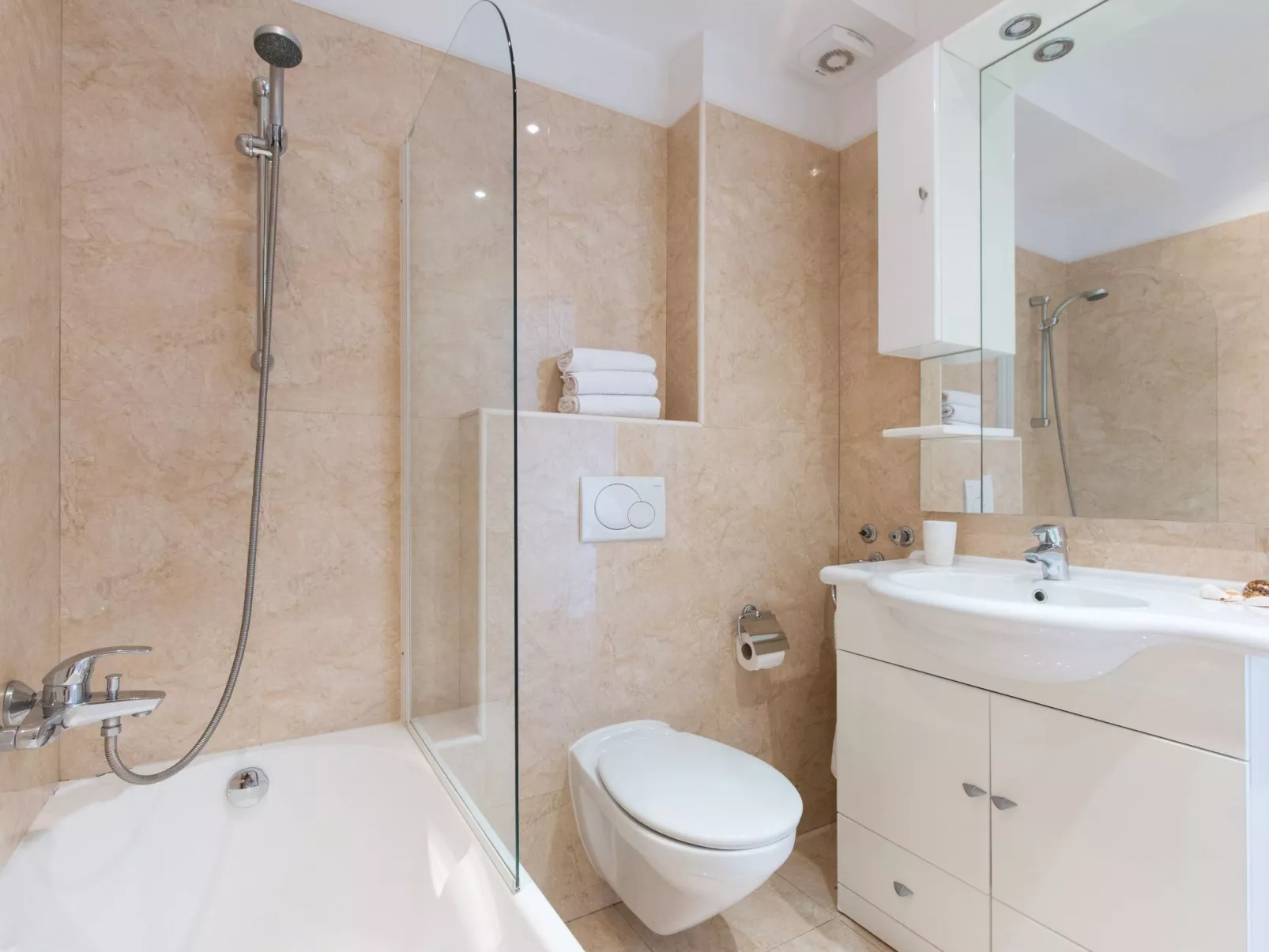 Für vier Personen mit Balkon-Dedans