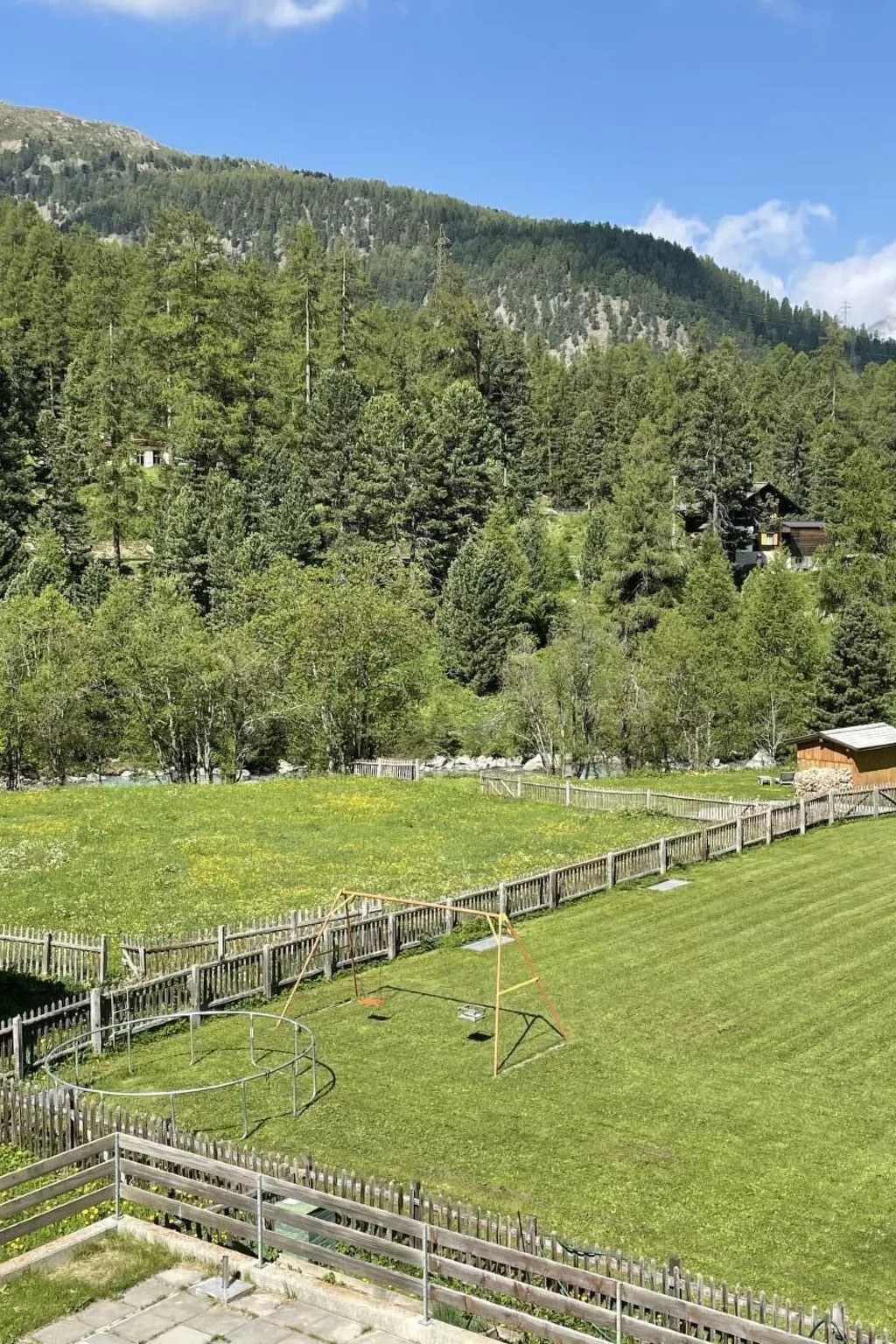 Chesa Islas, Wohnng 11-Outside