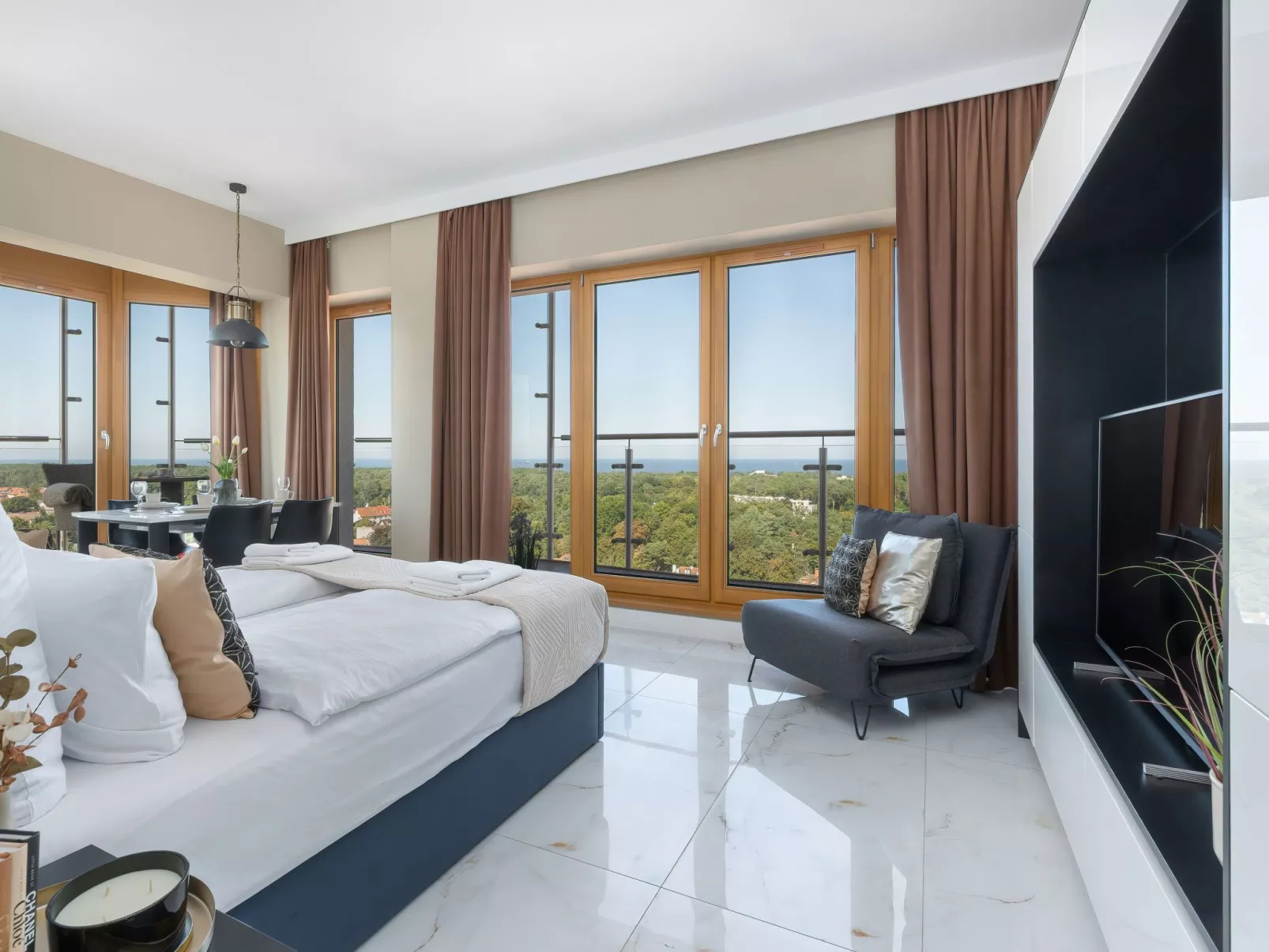 "Platan Tower 114" - Inside