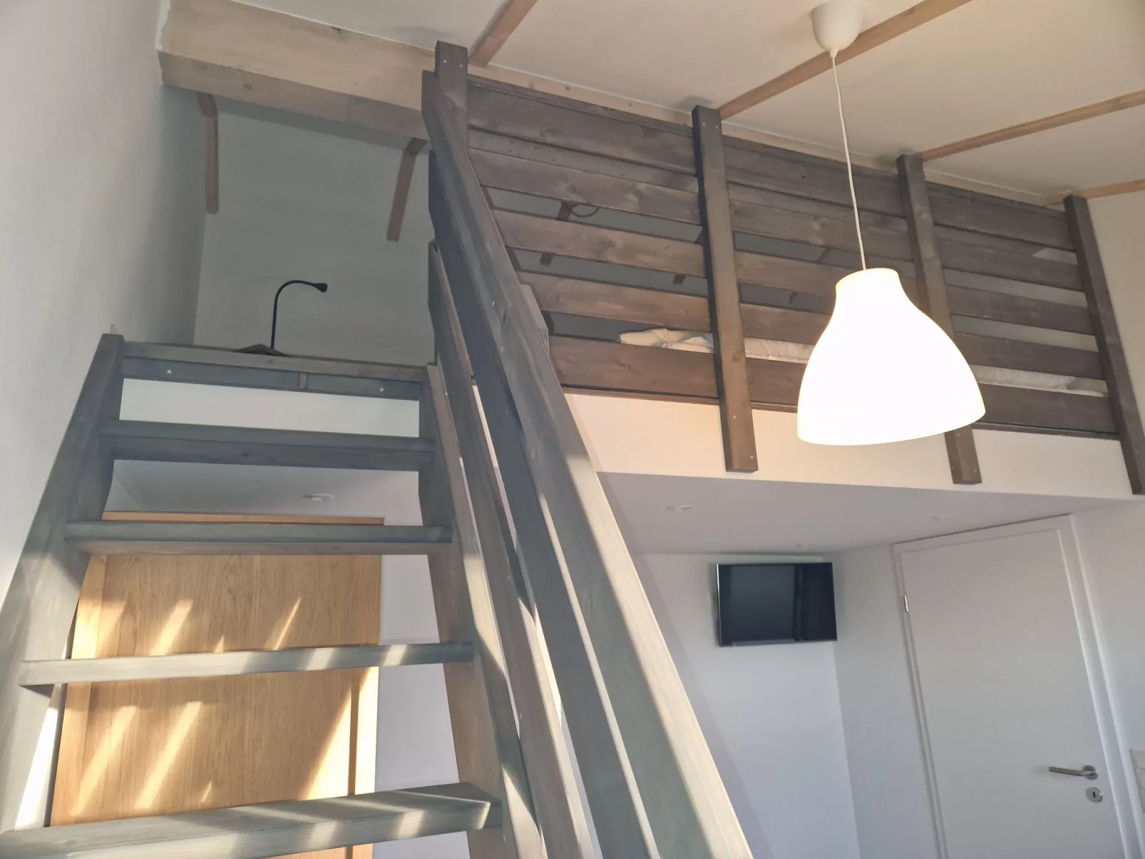 G28 Eingezäuntes Ferienhaus mit Infrarotkabine-Drinnen