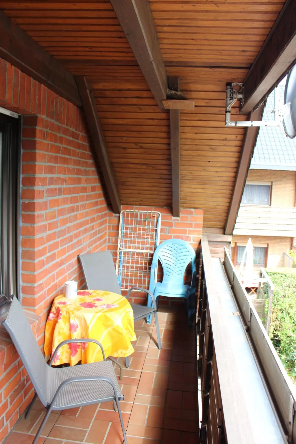 Geräumige Ferienwohnung in Burhave mit Grill, Garten und Pool-Drinnen