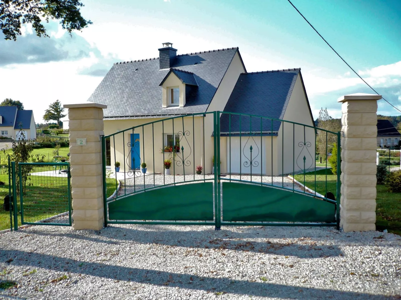 Mit eigener Terrasse-Outside