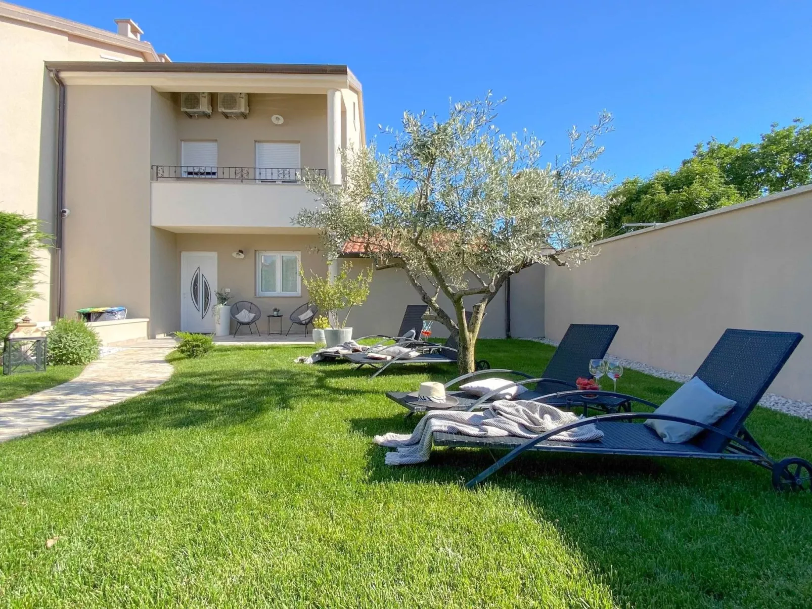 Mit Privatpool für 6 Personen ca. 105 m&sup2; in Bužinija, Adriaküste Kroatien-Outside