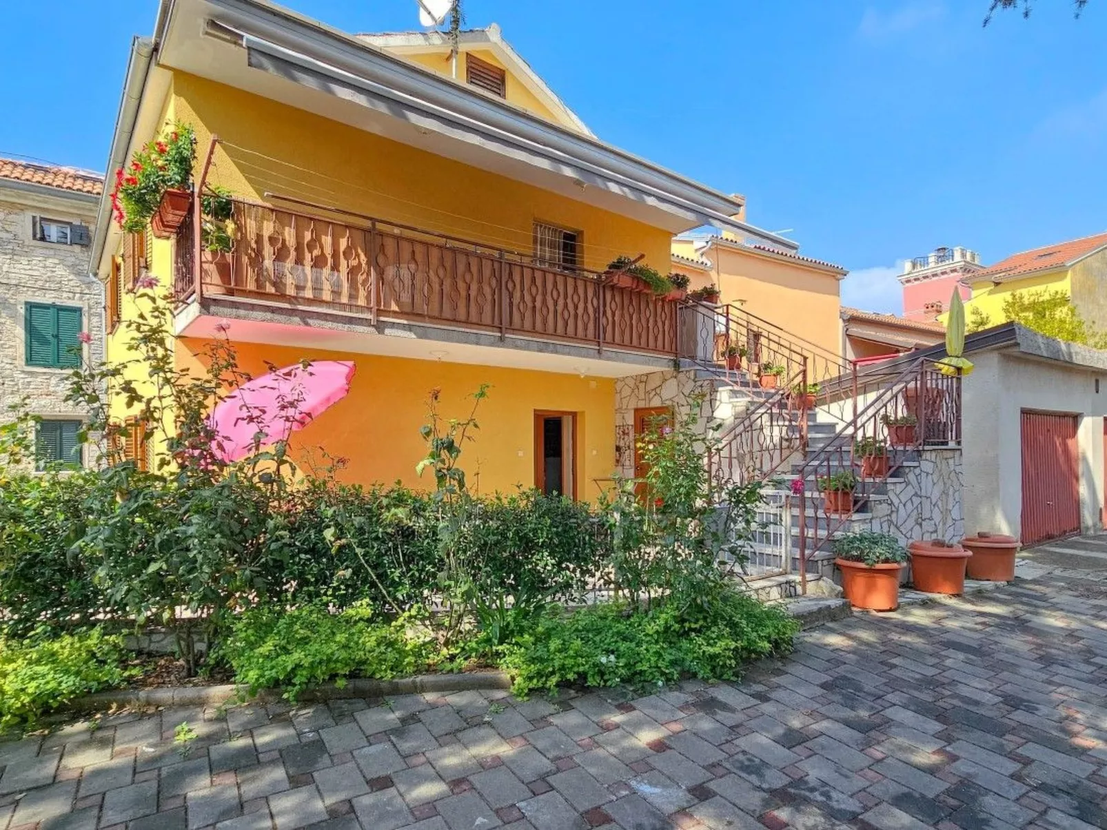 Wohnung in der Altstadt mit Terrasse und Parkplatz-Outside