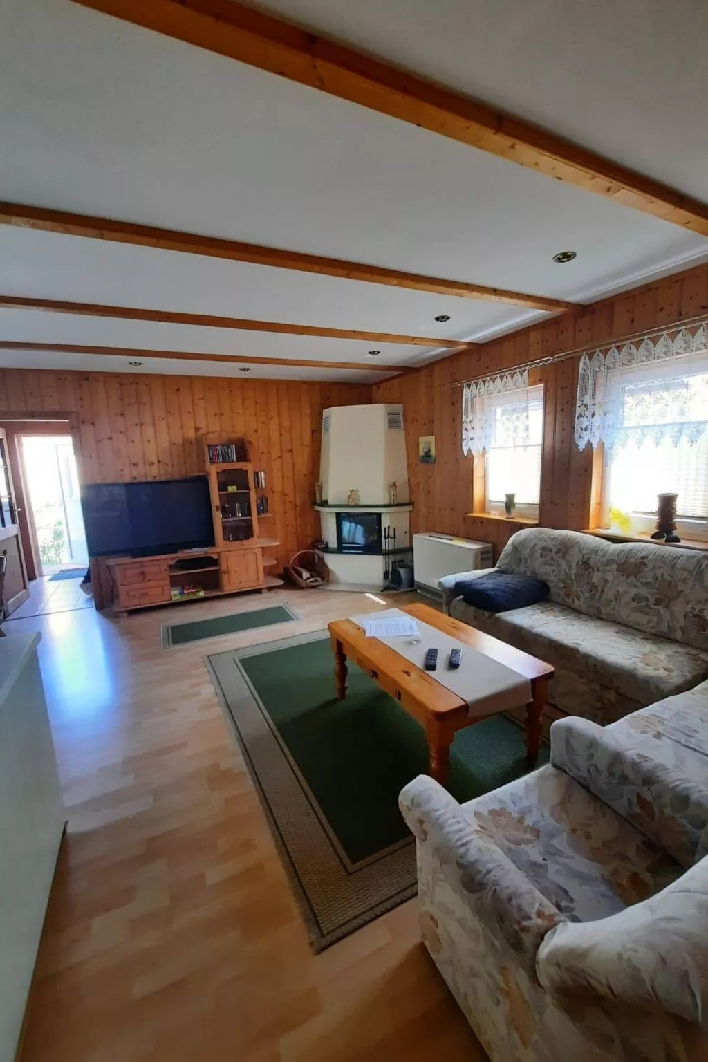 In Dahmen Terrasse und Grill-Drinnen