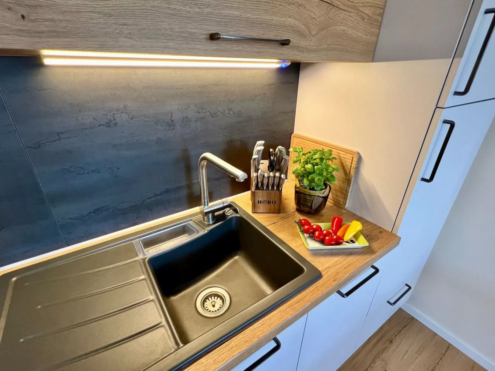 Moderne Wohnung mit Parkplatz und Rheinblick-Drinnen