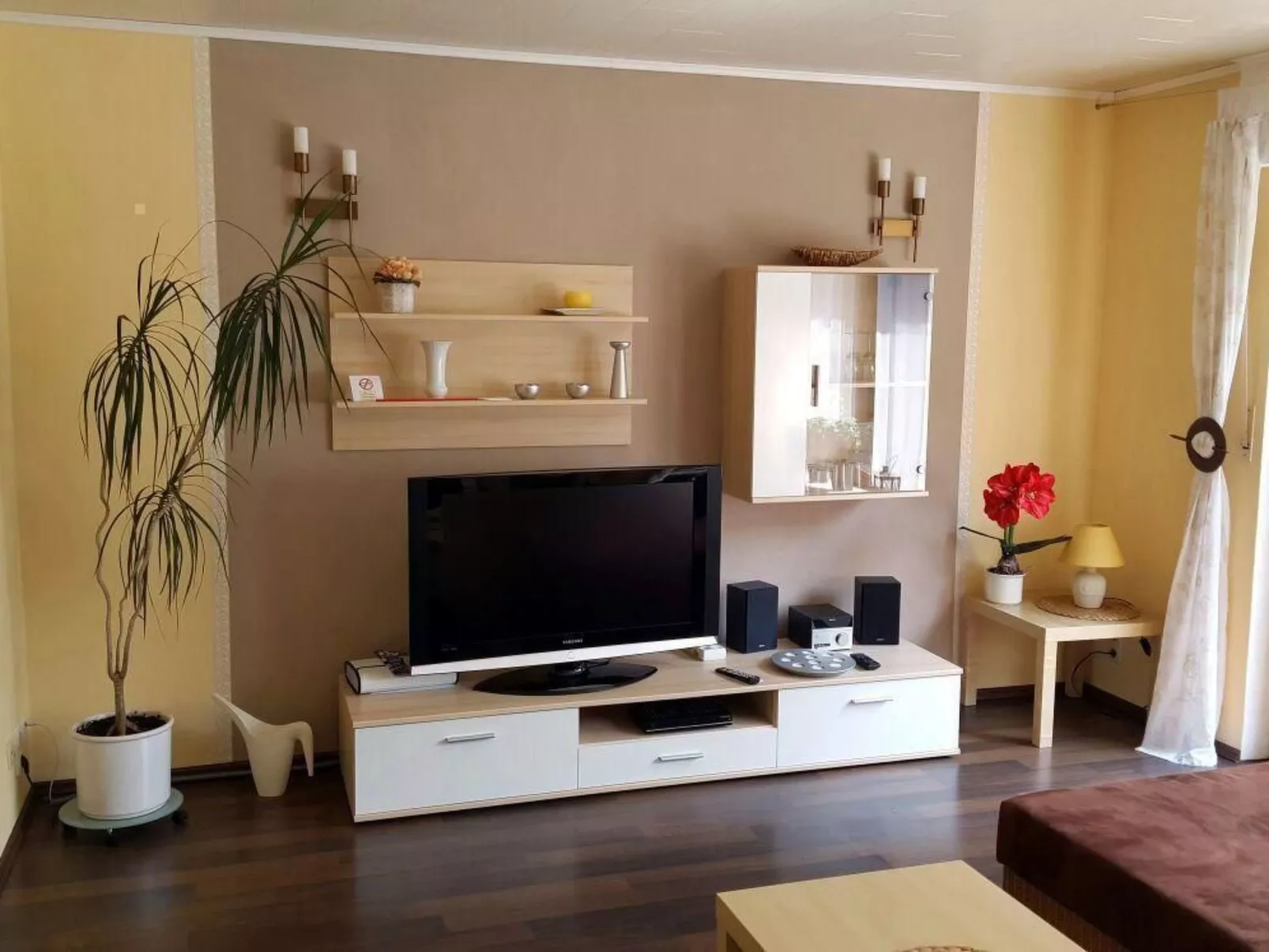 Zentrale Ferienwohnung mit Terrasse - Image-tags.info