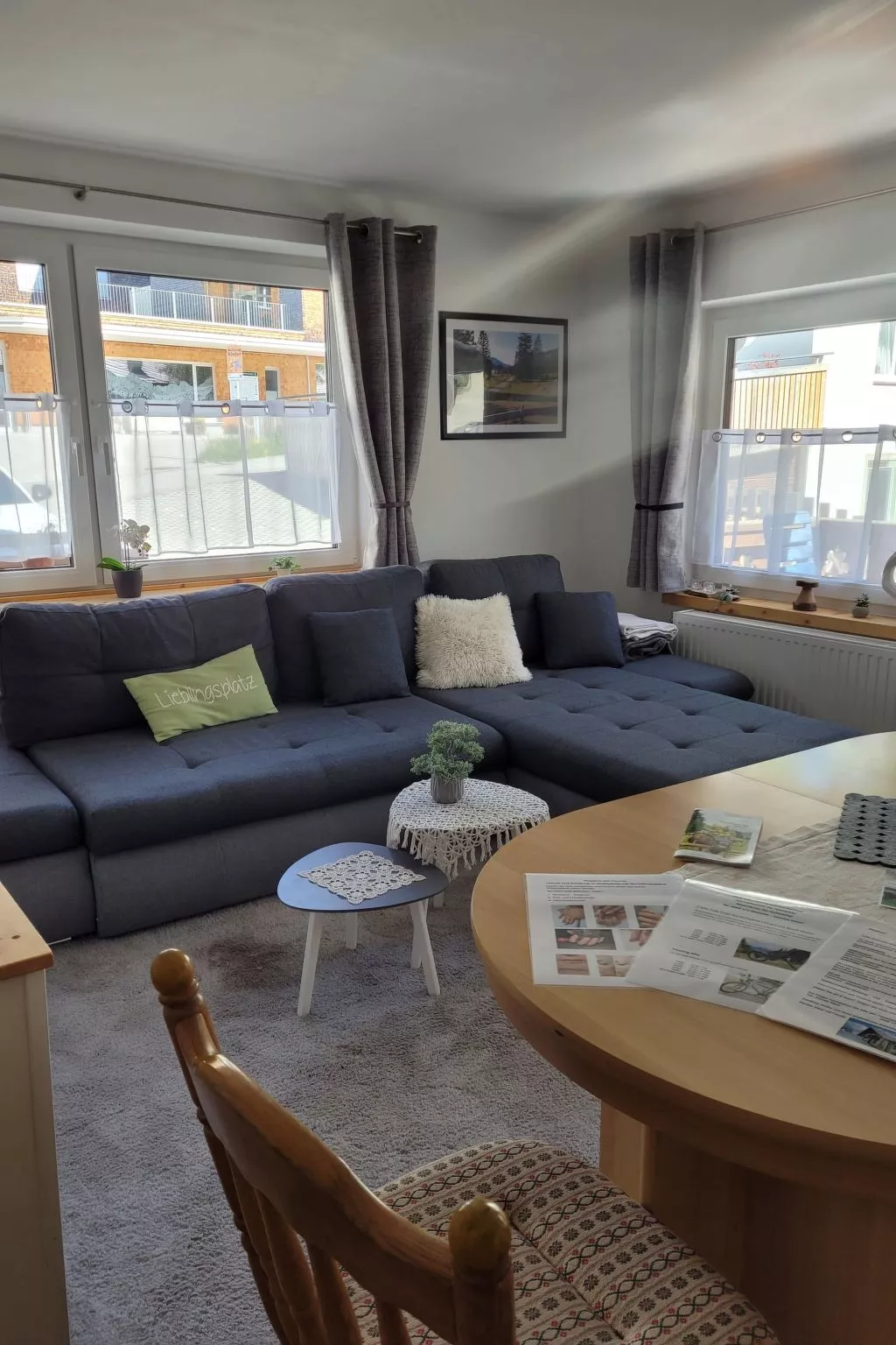 Bergwiese mit Balkon-Inside