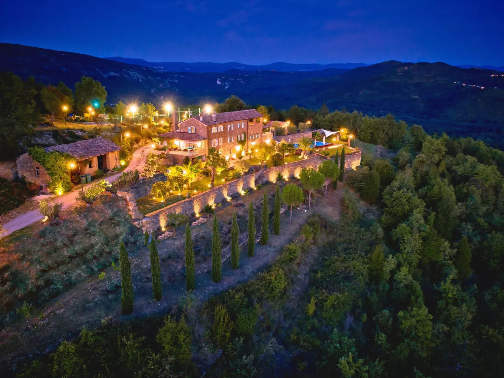 Tolle Villa Sancta Maria Motovun mit Pool-Dehors