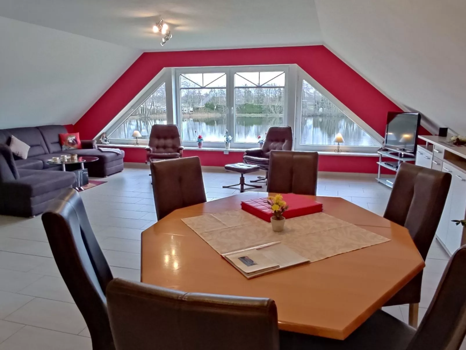 Landromantik mit traumhaftem Seeblick-Inside