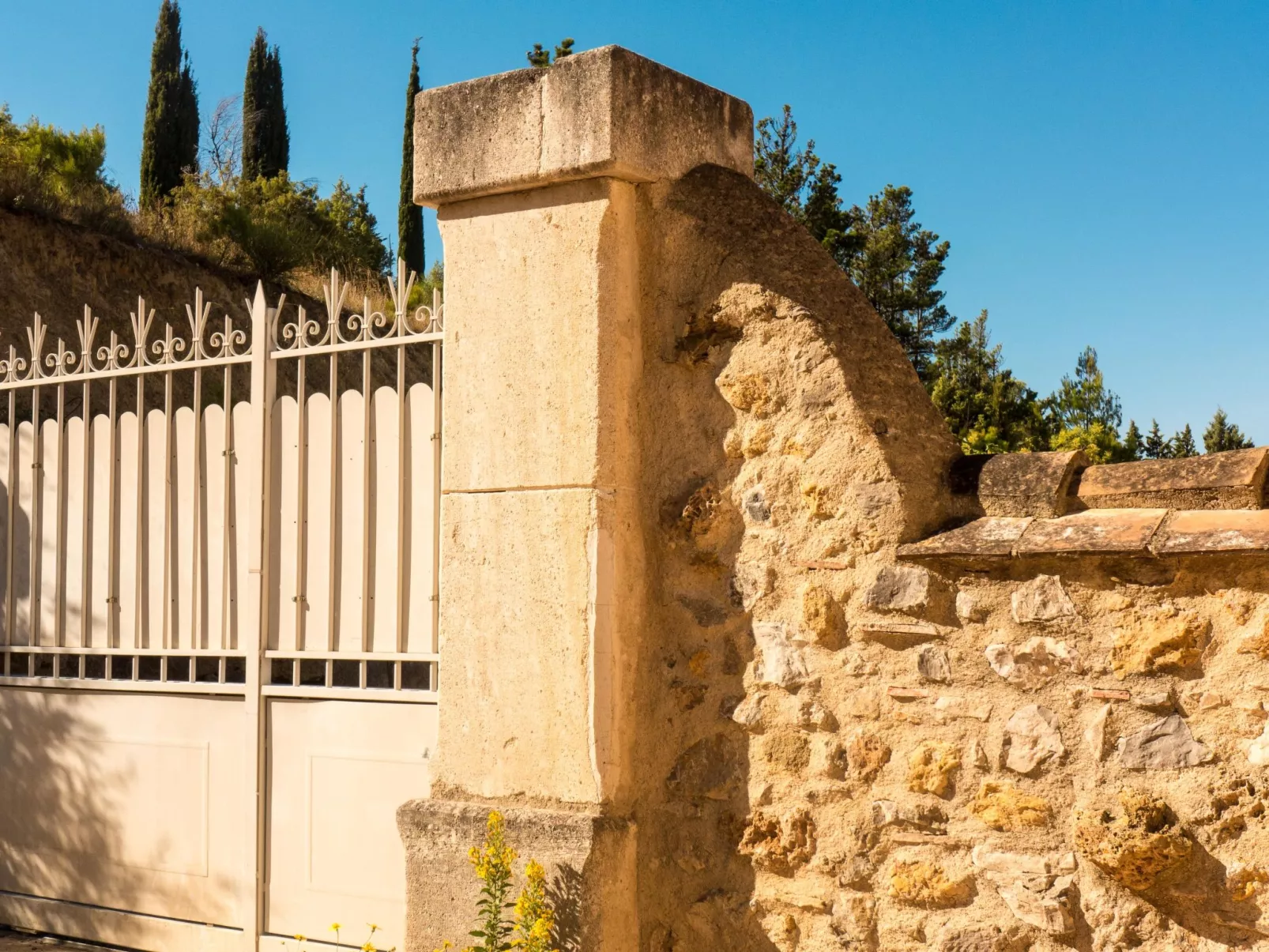 Komfortables Ferienhaus mit Privatpool-Outside