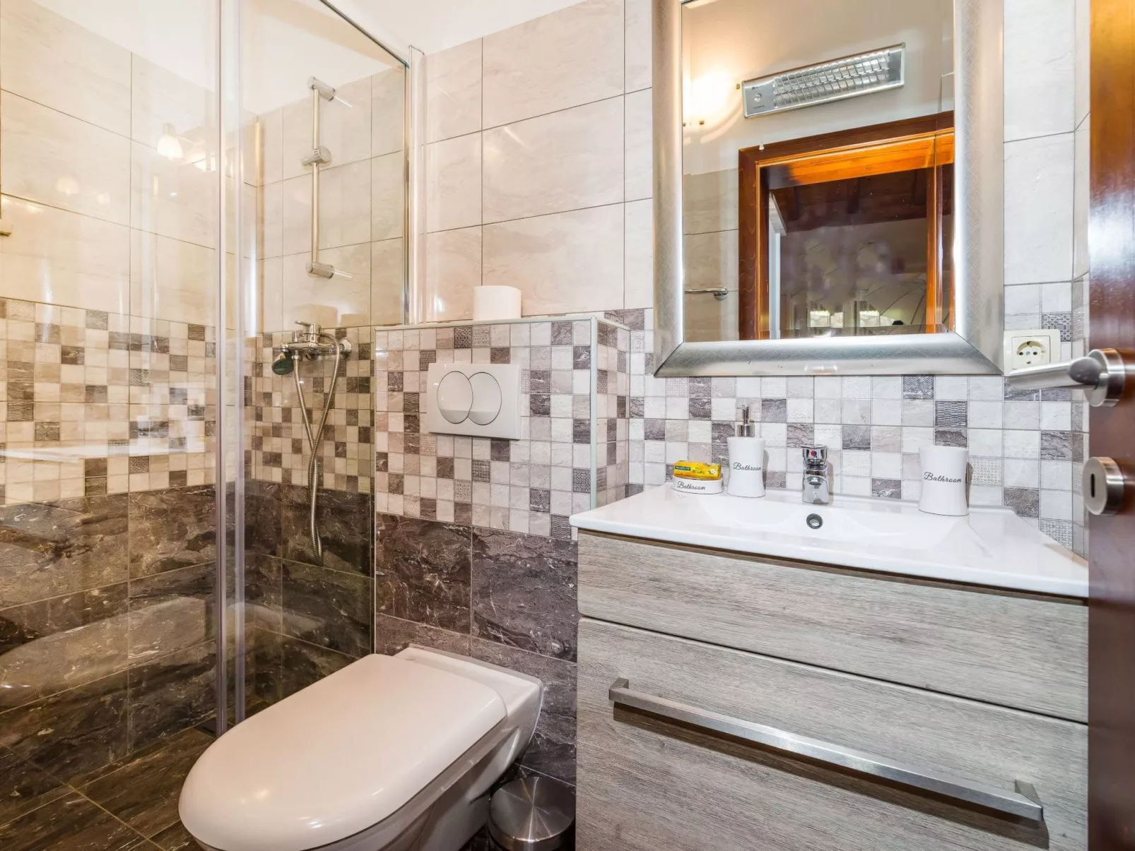 Ferienvilla Roko mit beheiztem Pool-Drinnen