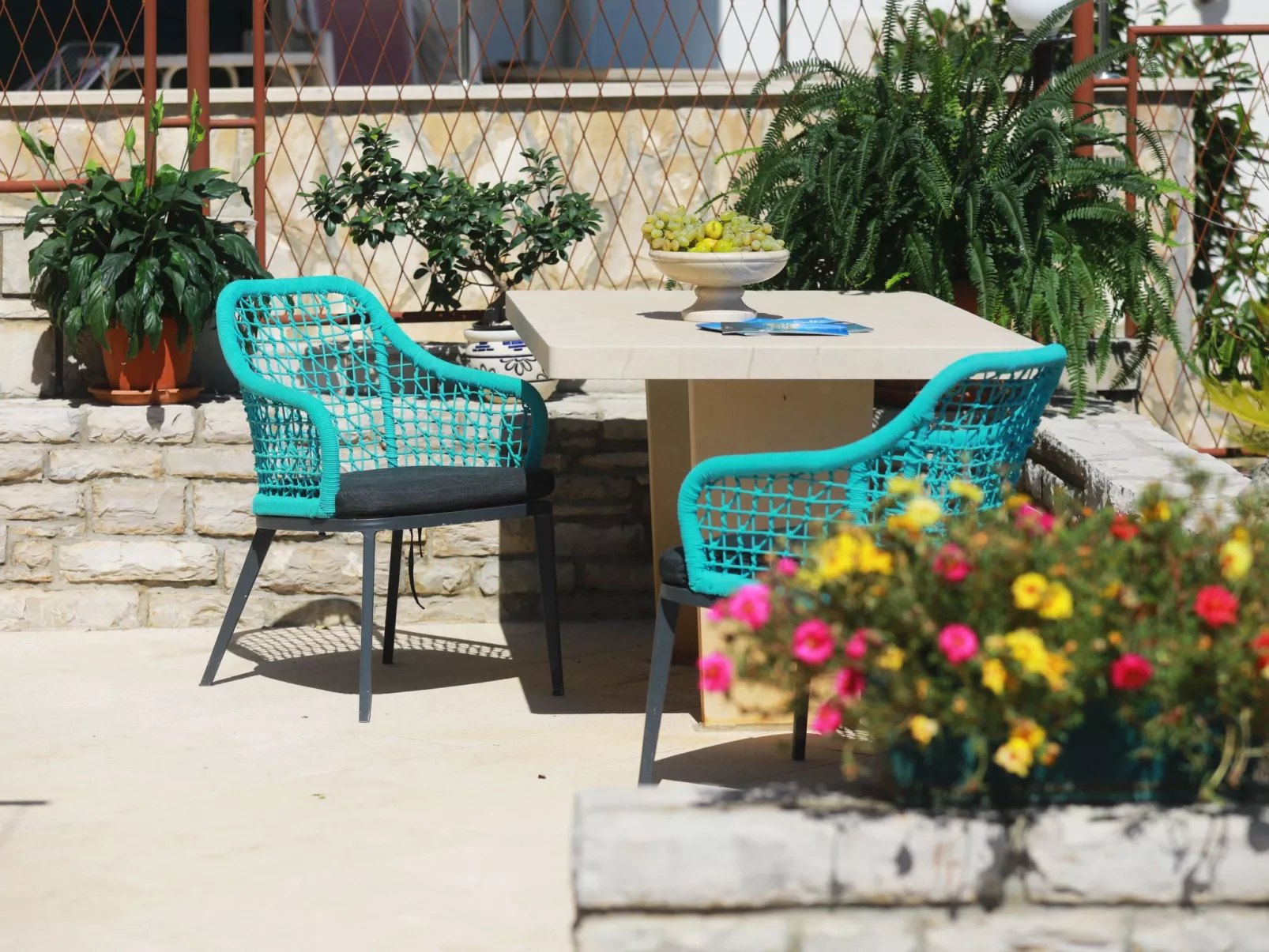 Kleines Steinhaus in einem ruhigen Ort auf der Insel Solta-Draußen