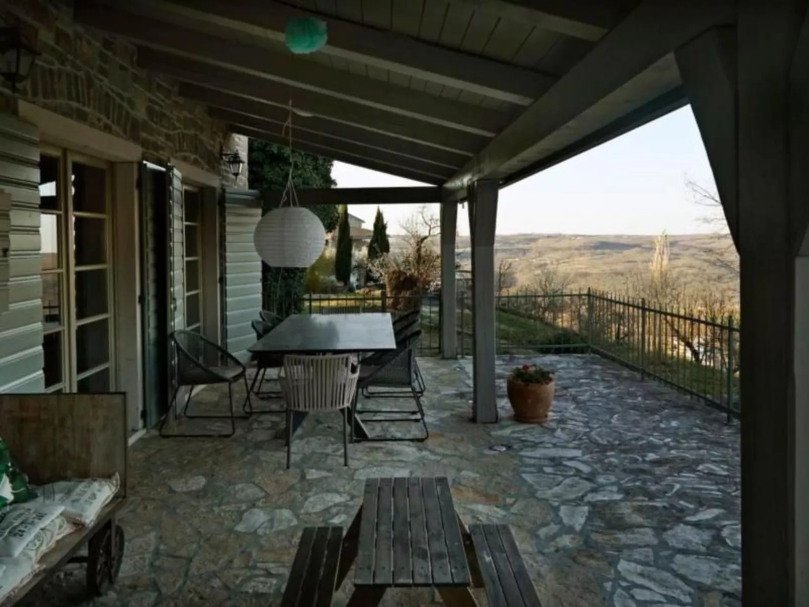 In Kostanjica mit Grill, Terrasse und Garten-Draußen